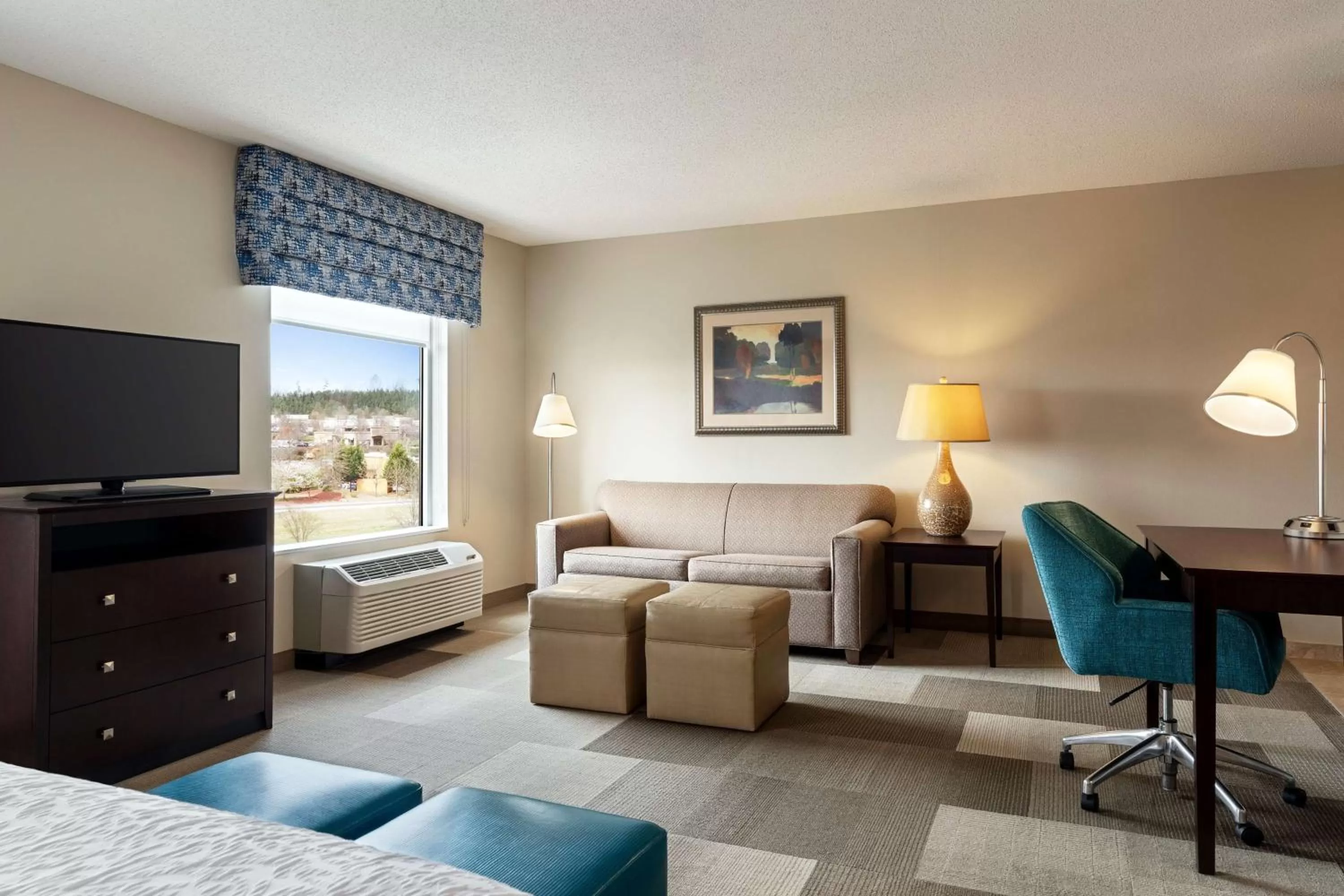 Bedroom in Hampton Inn & Suites Atlanta Airport West Camp Creek Pkwy