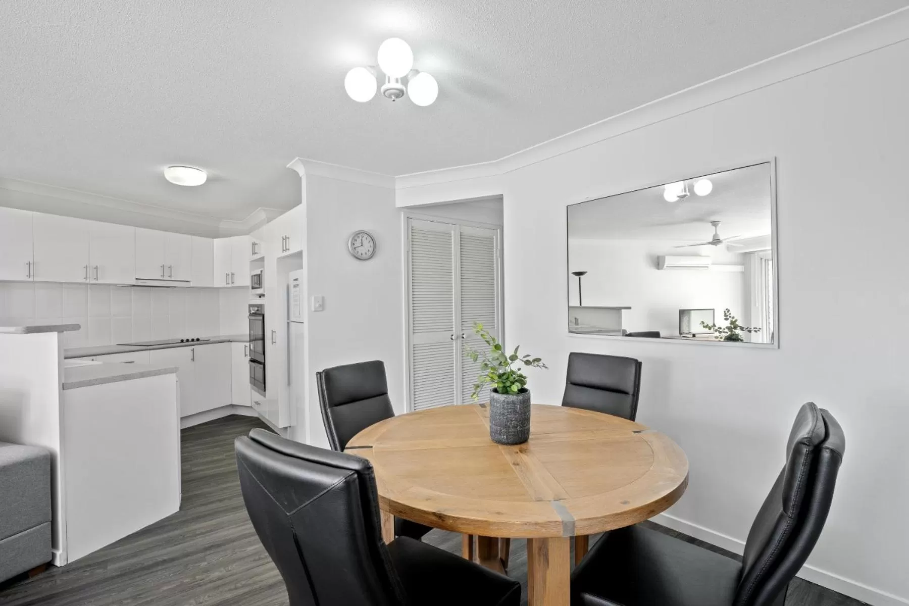 Kitchen or kitchenette in Kirra Palms Holiday Apartments