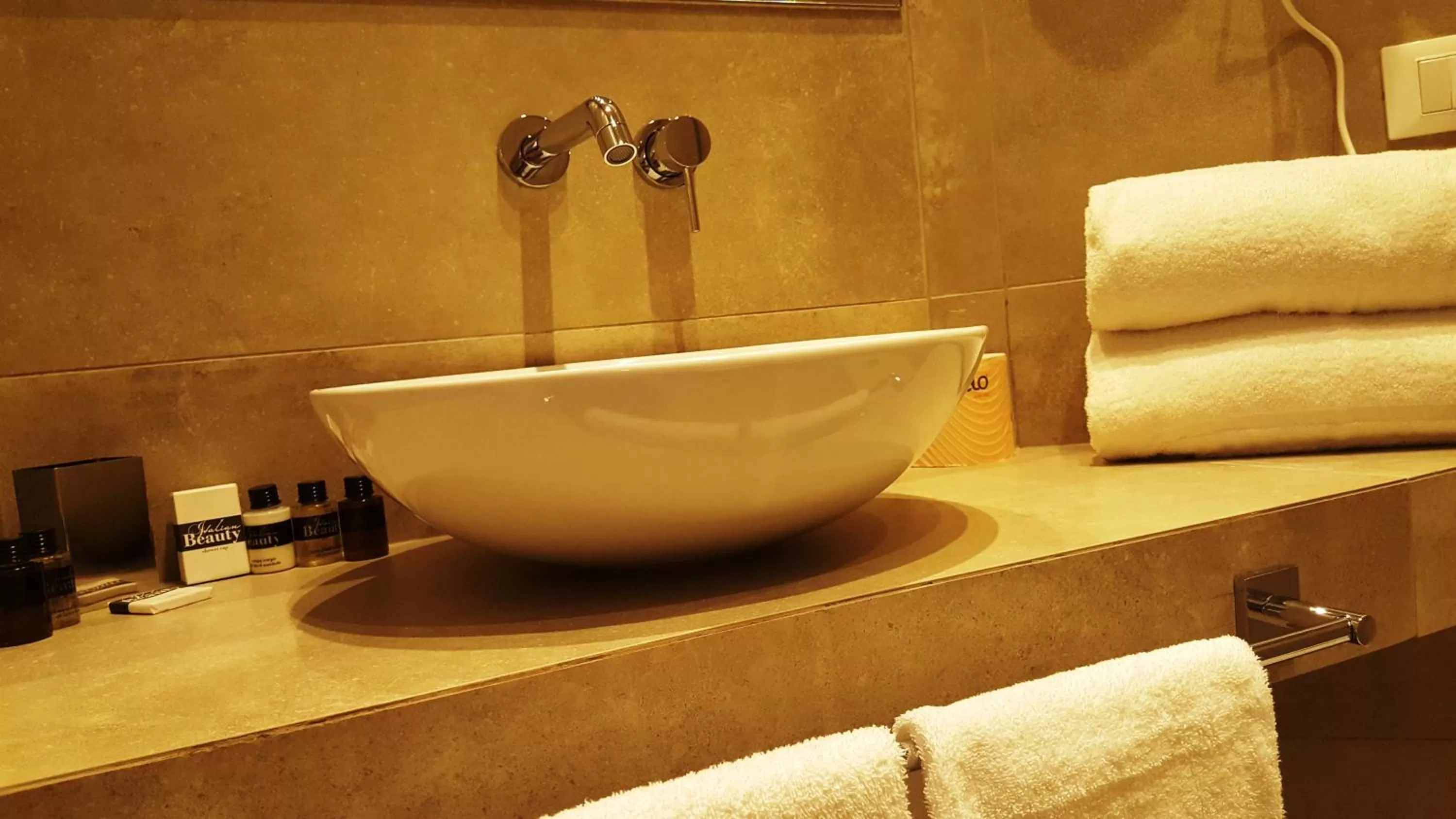 Bathroom in Alma Hotel