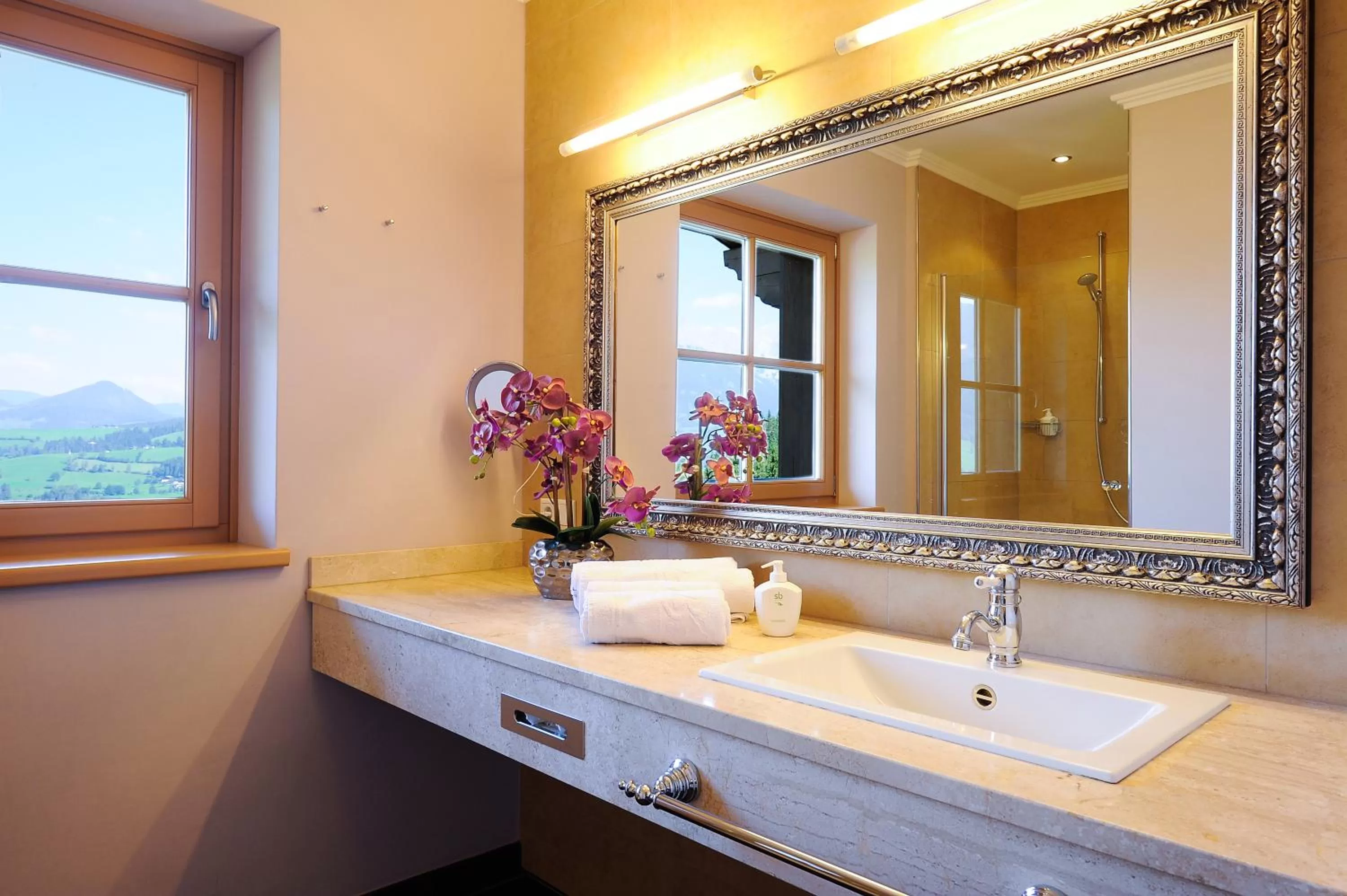 Bathroom in Hotel und Alpen Apartments mit Sauna - Bürglhöh