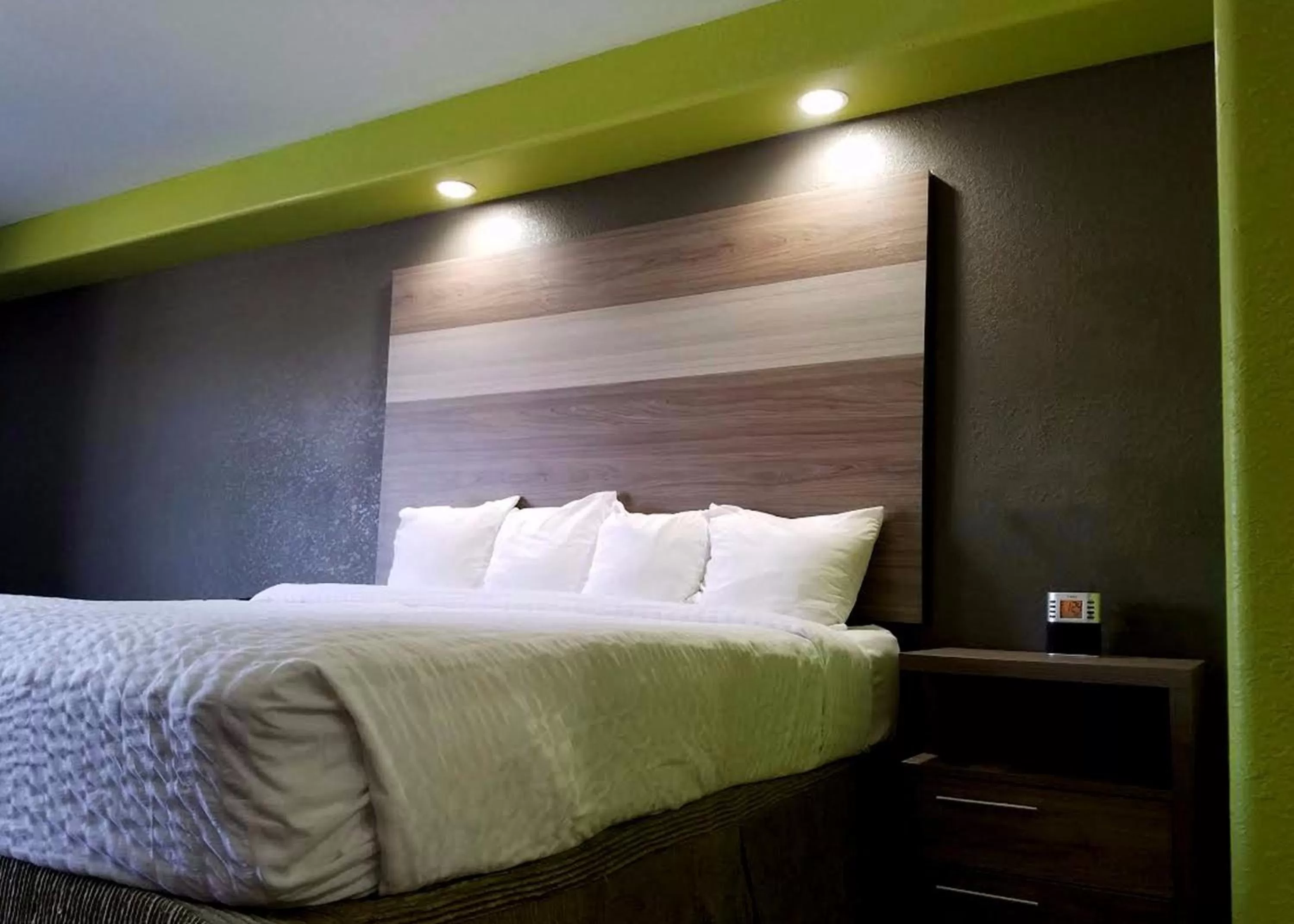 Bed in Seabreeze Inn - Fort Walton