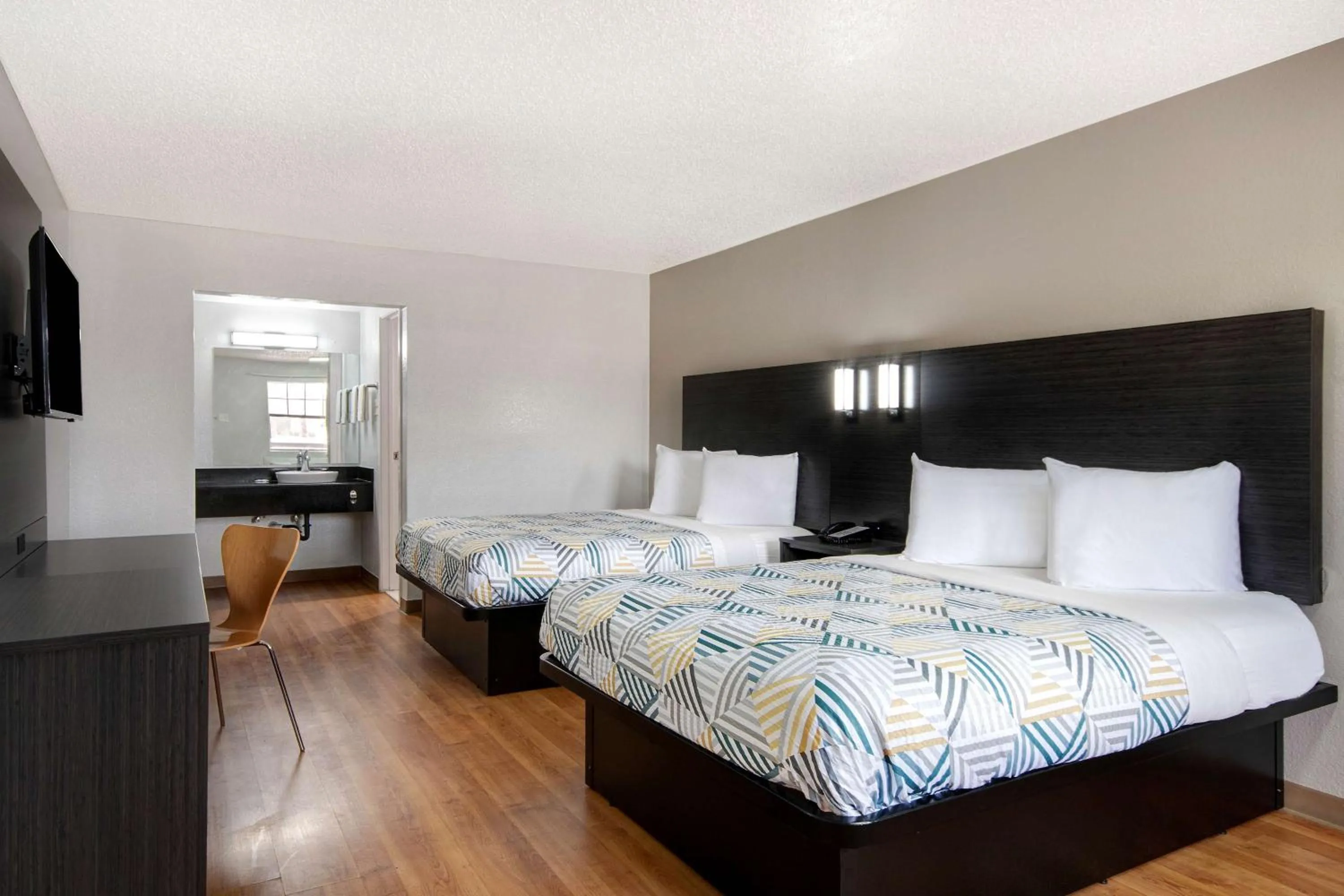 Bedroom, Bed in Motel 6-San Antonio, TX - Northwest Medical Center