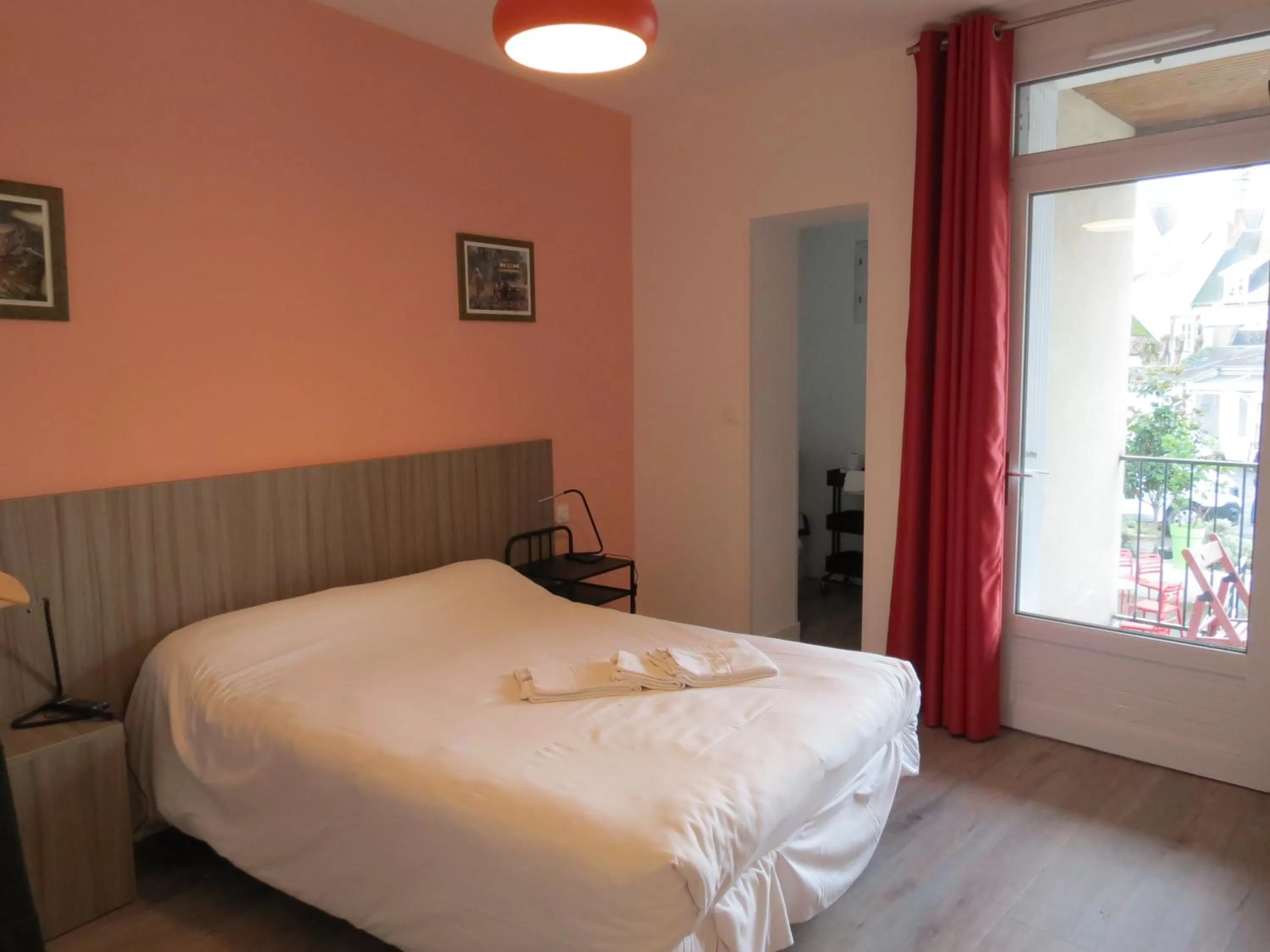 Photo of the whole room, Bed in Hotel le Faisan