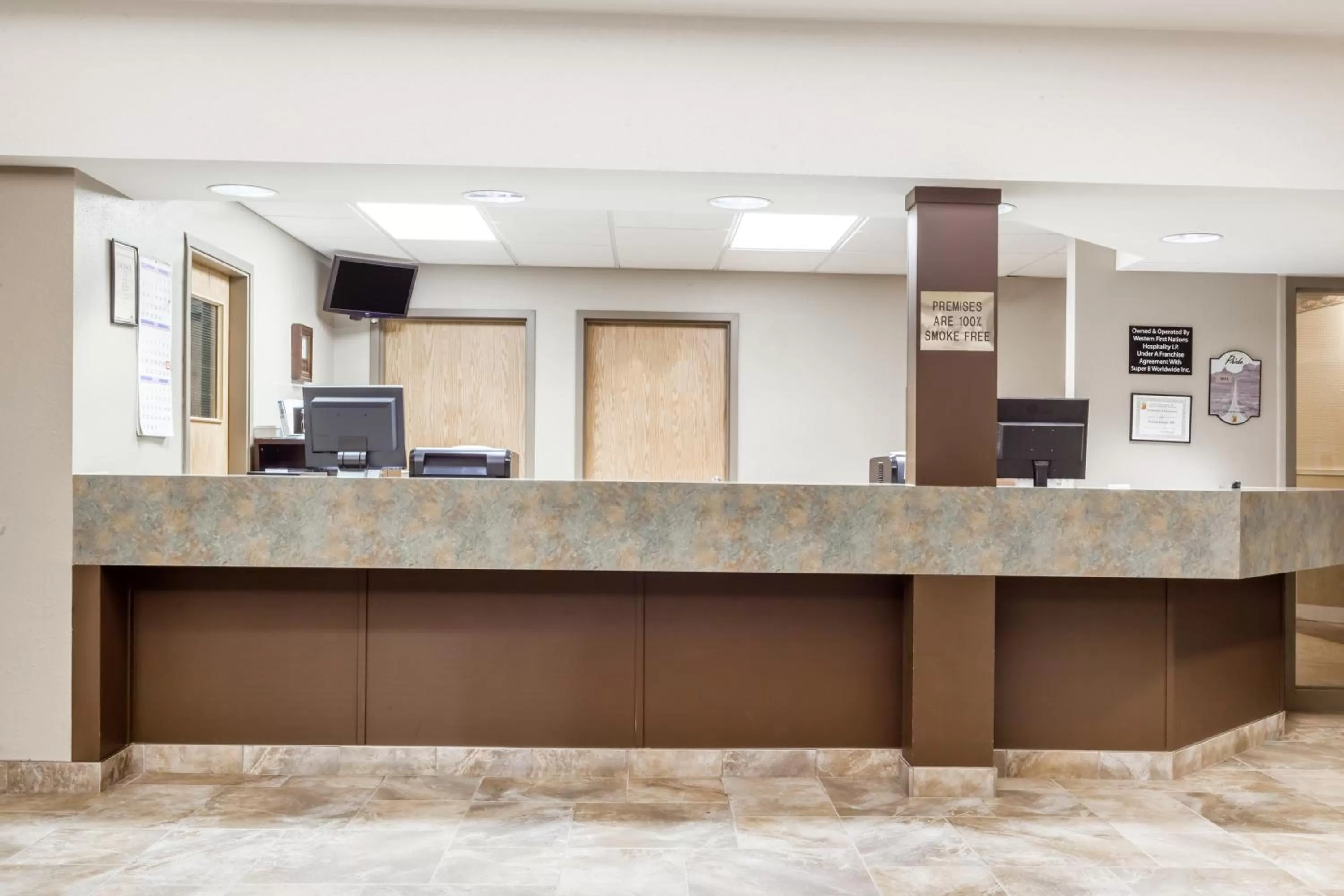 Lobby or reception in Super 8 by Wyndham Prince Albert