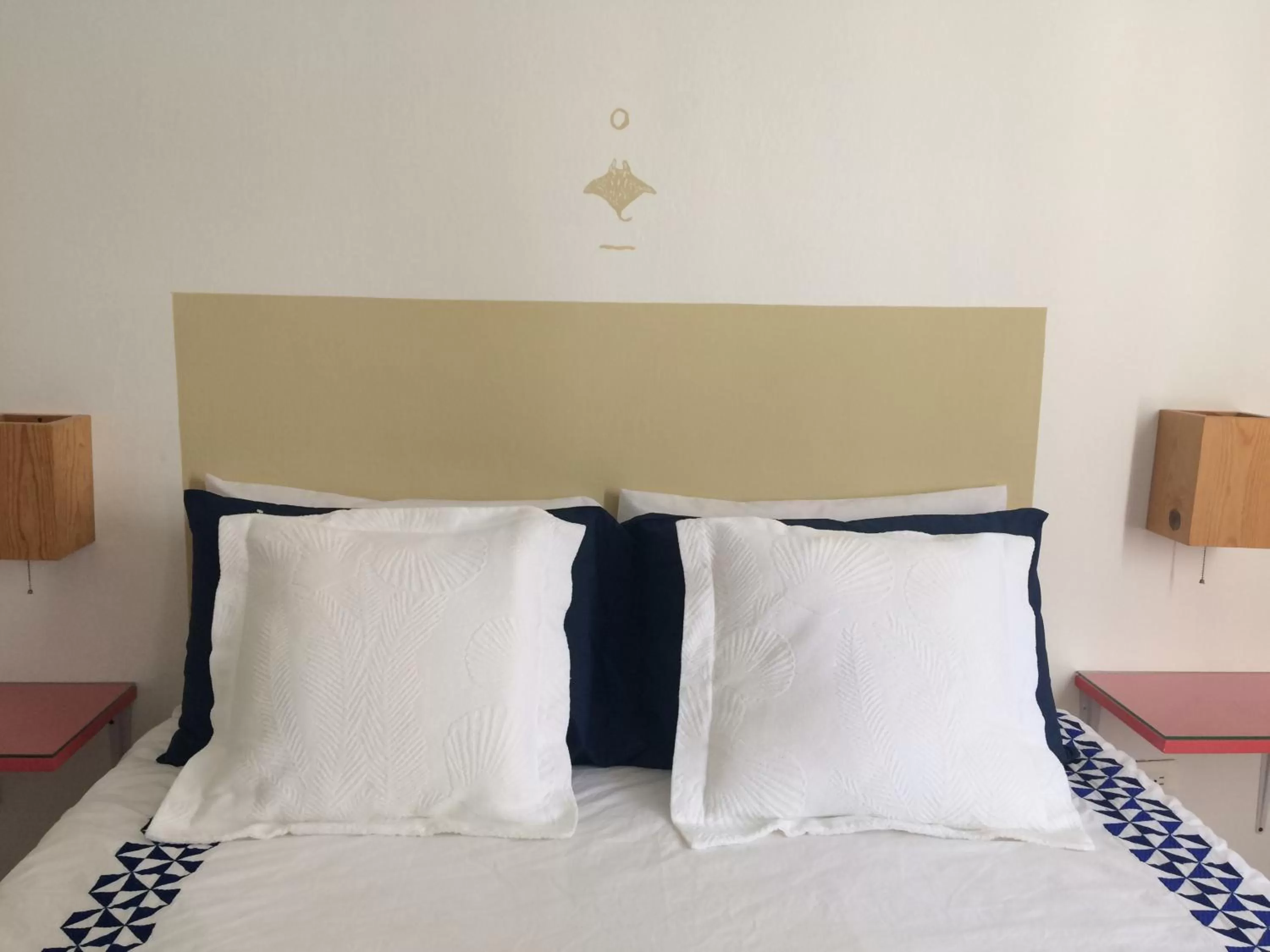 Bed in The Mantarraya Outpost