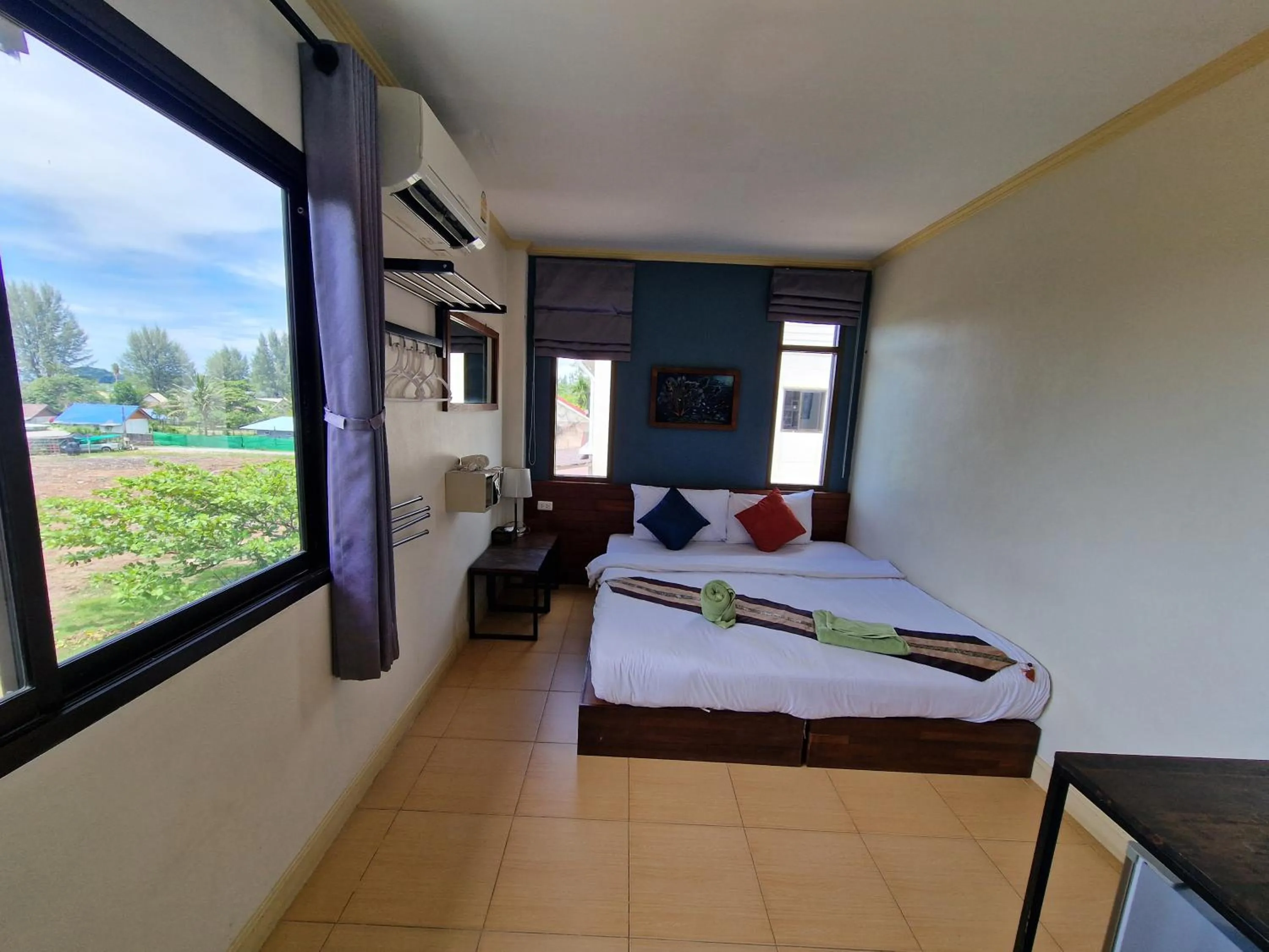 Photo of the whole room, Bed in Lemonade Boutique Inn