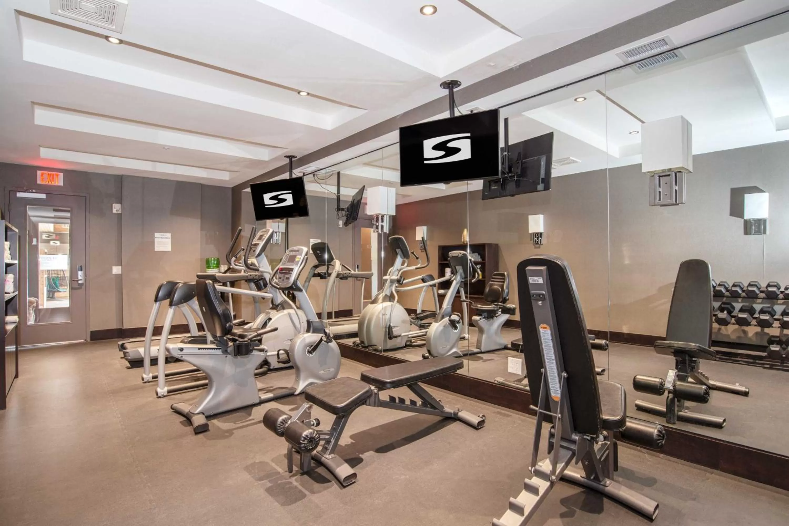 Fitness centre/facilities in Sandman Hotel Oakville