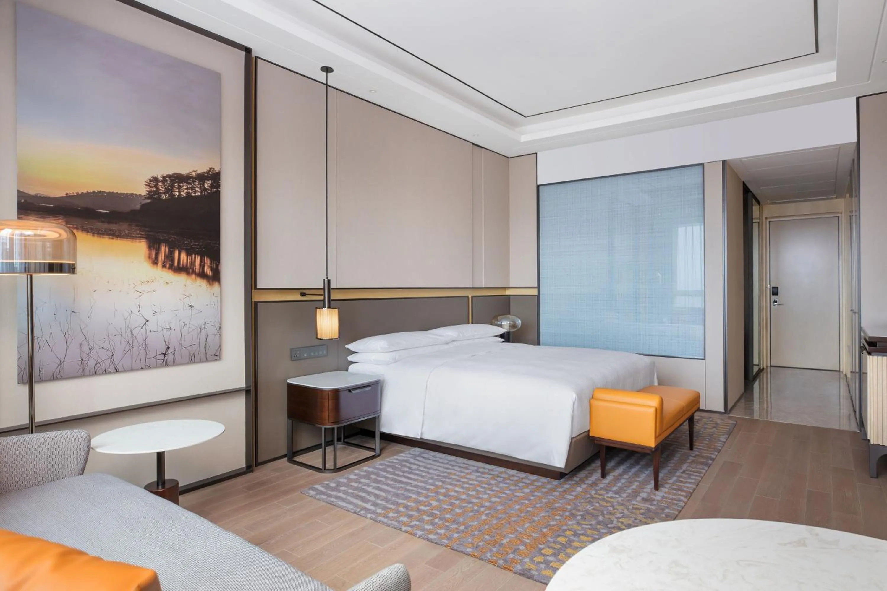 Photo of the whole room, Bed in Sheraton Shanghai Fengxian