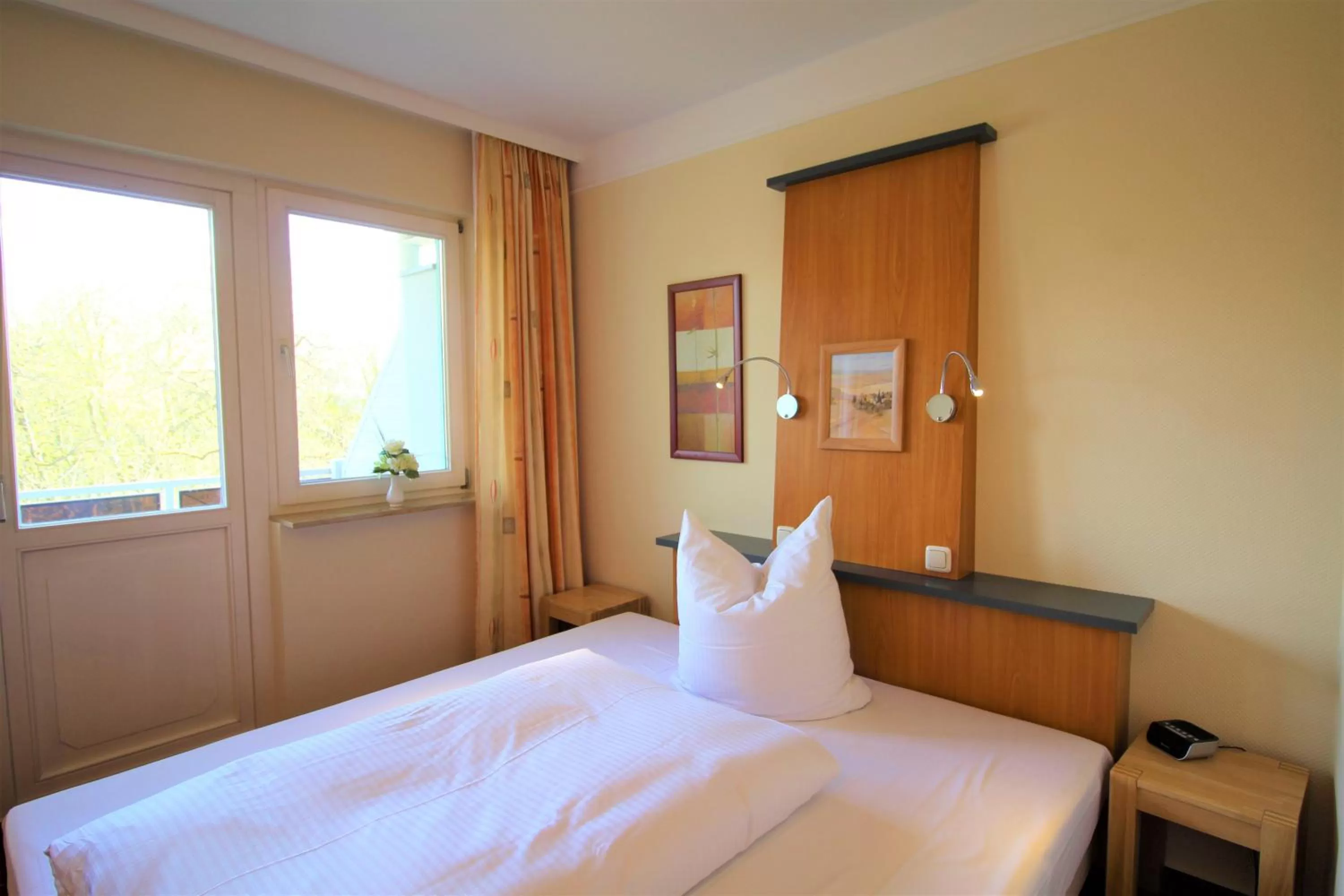 Photo of the whole room, Bed in Parkhotel Klüschenberg