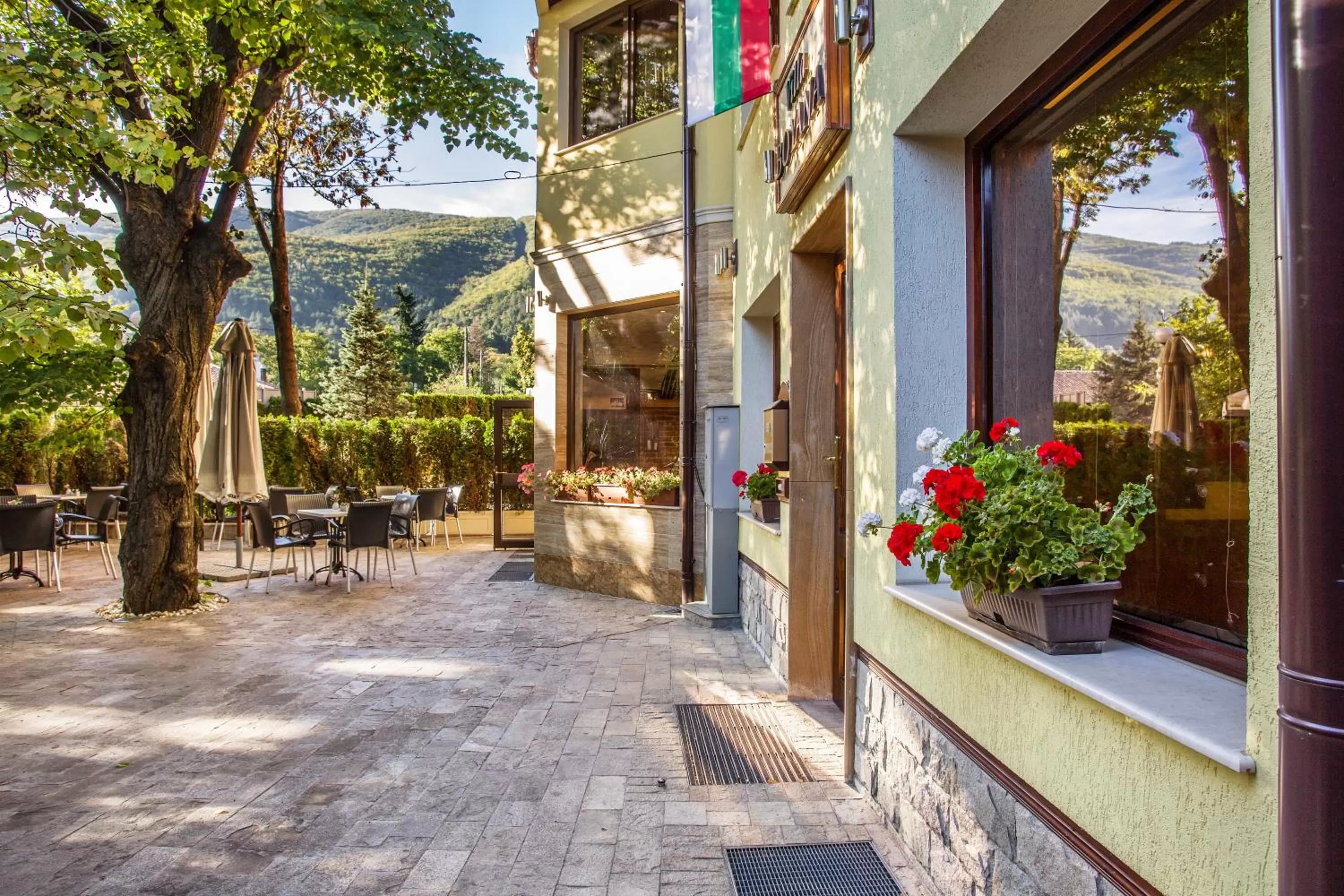 Patio in Hotel Villa Boyana - Free Parking