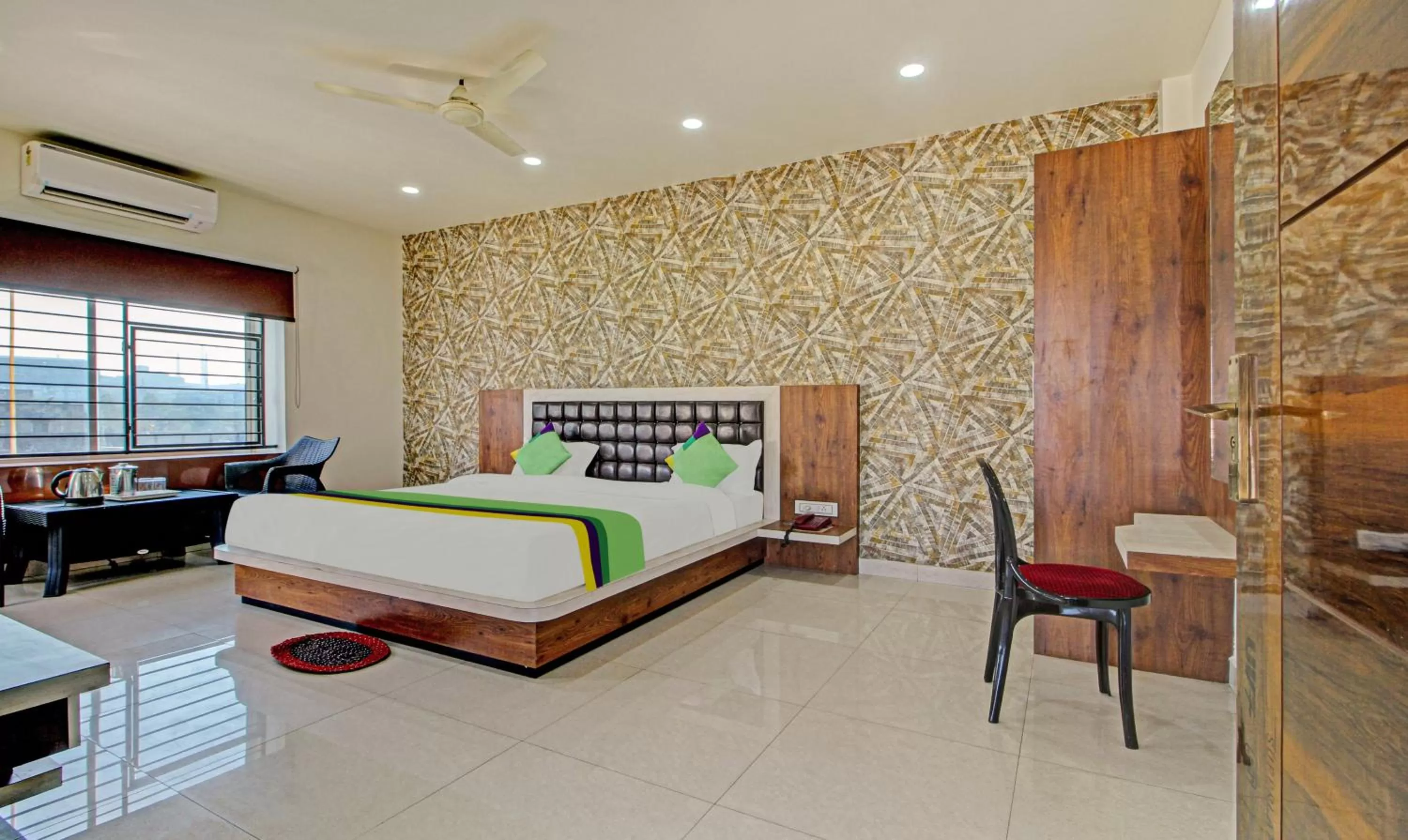 Bedroom, Bed in Treebo Golden Heights