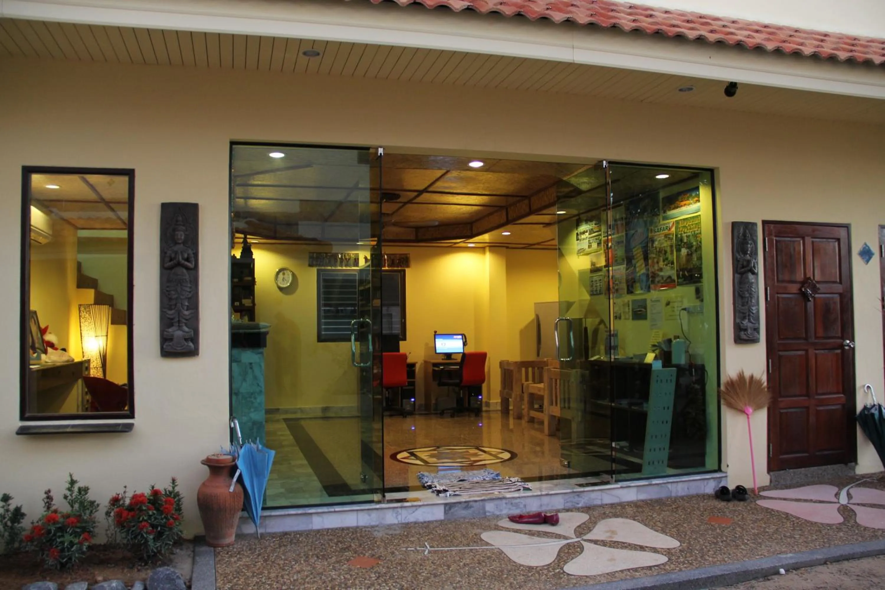 Facade/entrance in Laguna Beach Club Resort