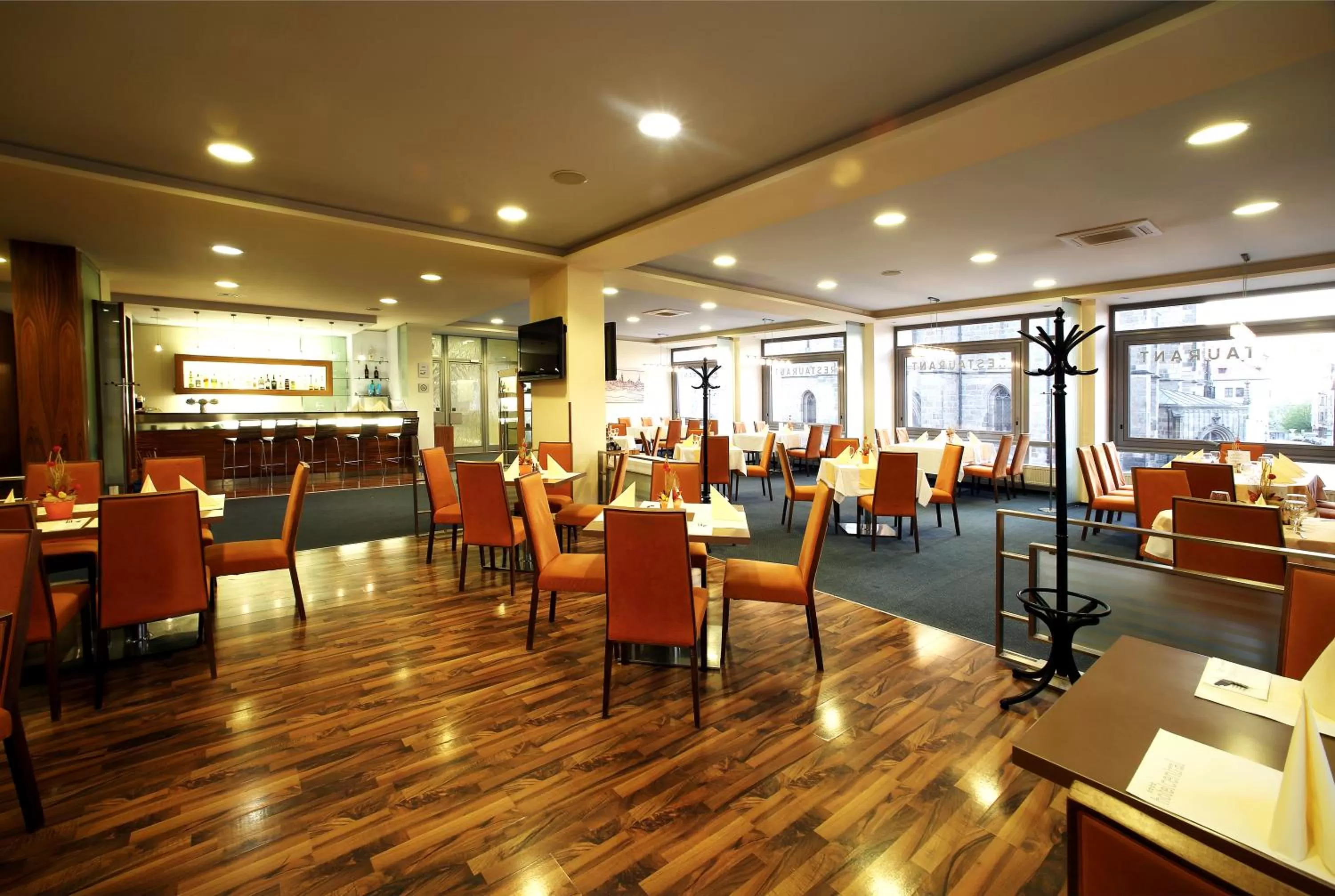 Restaurant/places to eat in Hotel Central