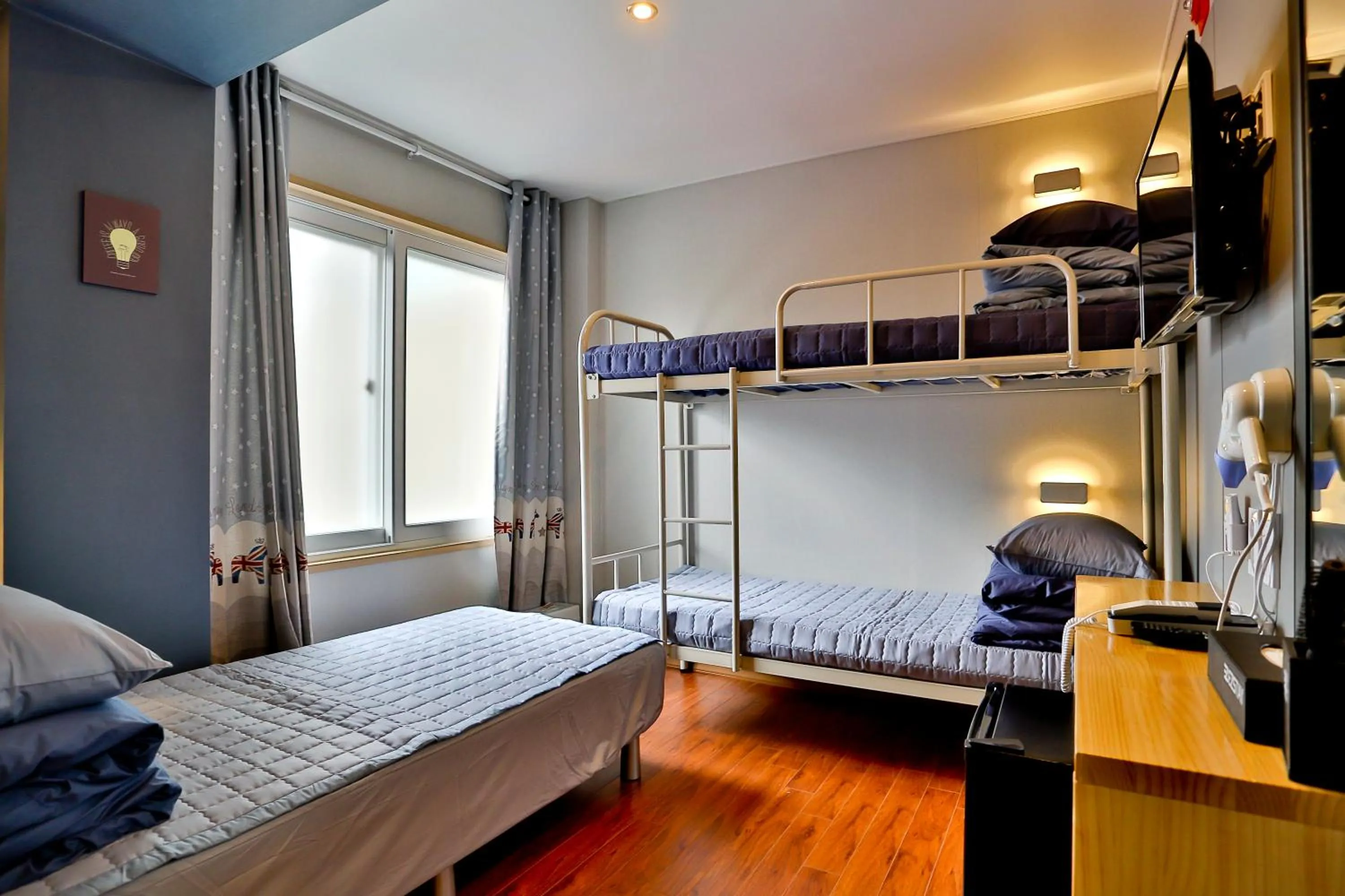 bunk bed, Bed in Ezstay-Nampo