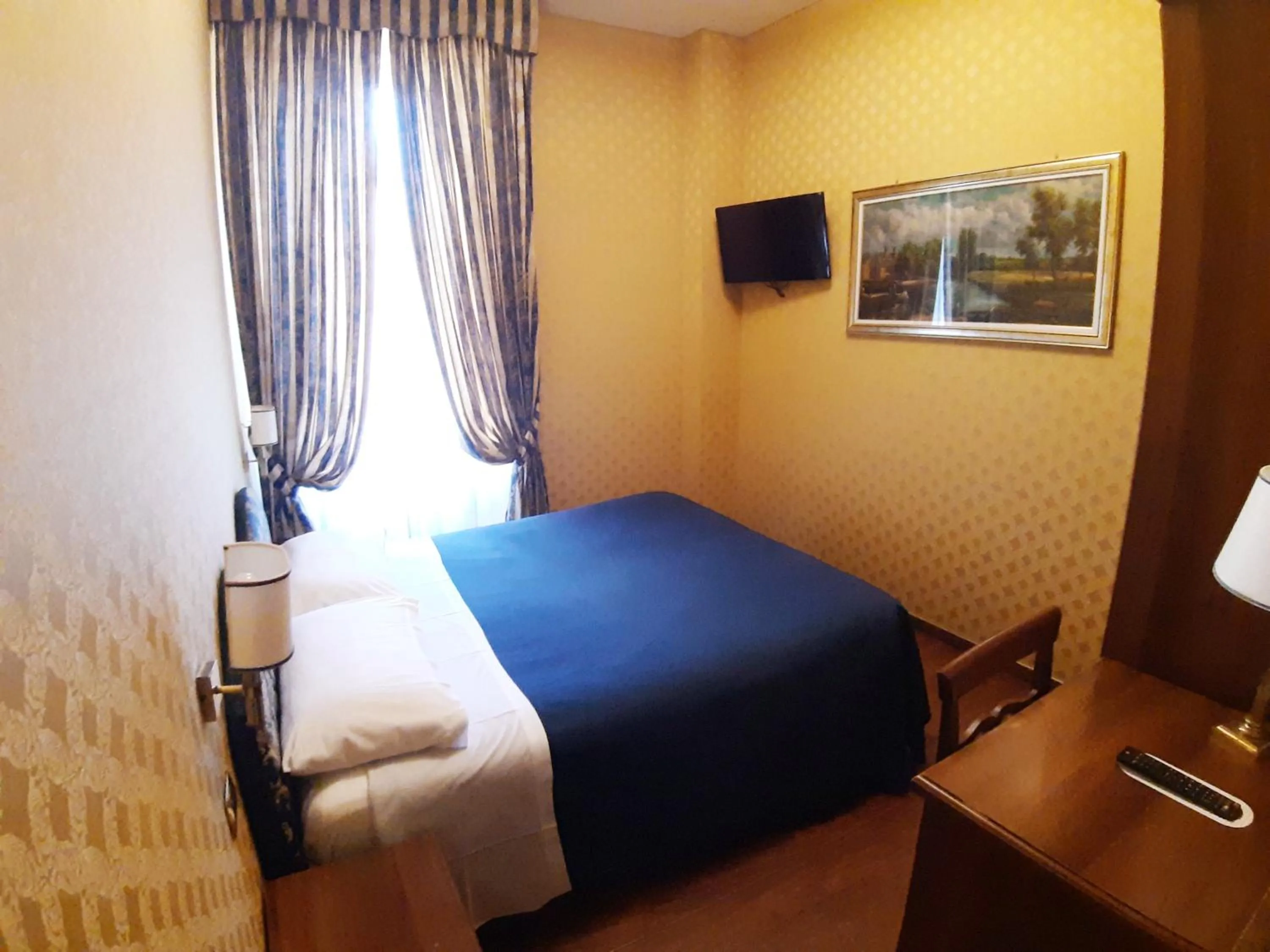 Bedroom, Bed in Hotel Mariano