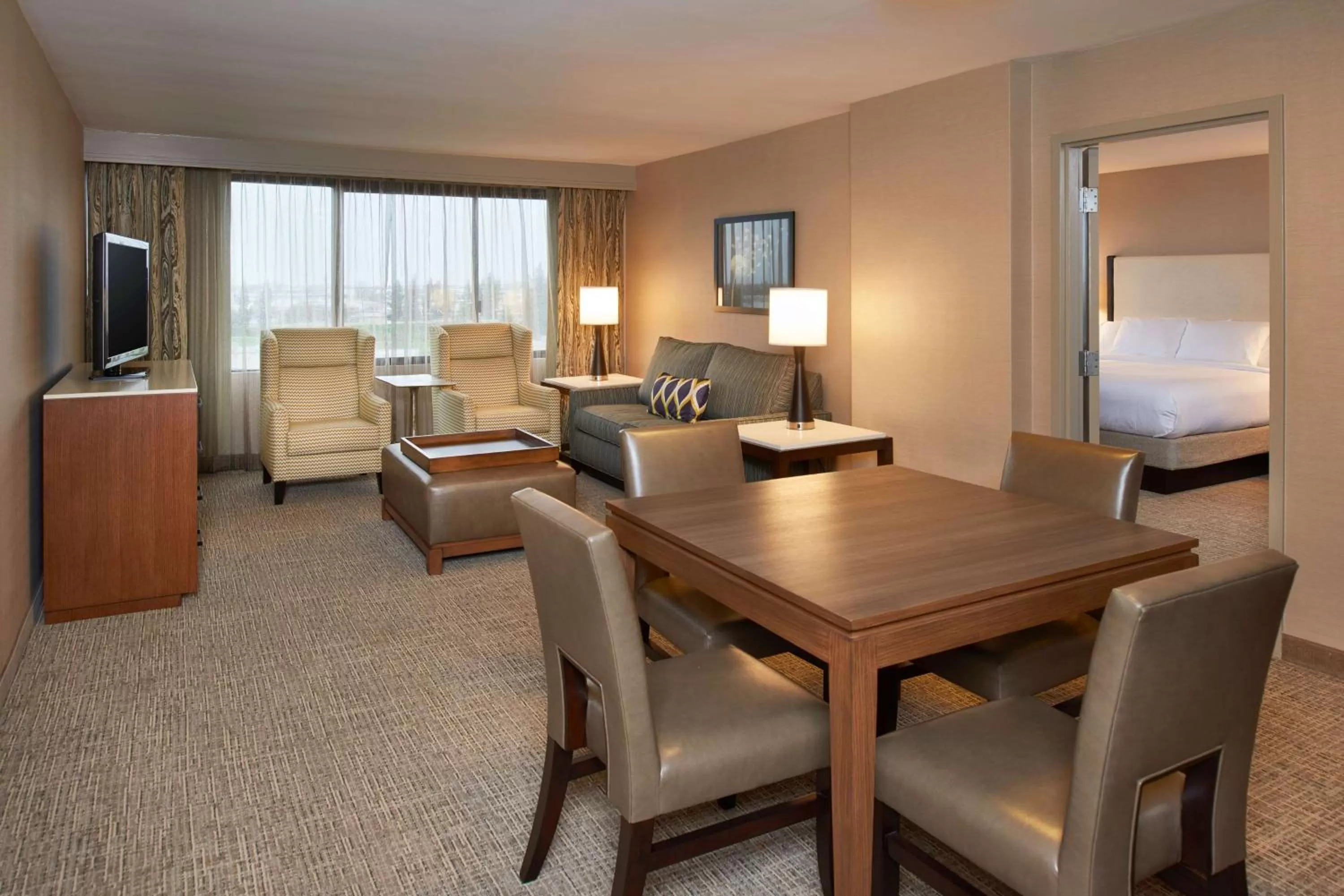 Living room in DoubleTree by Hilton Fresno Convention Center