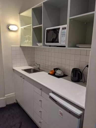 Kitchen or kitchenette in Tolarno Hotel