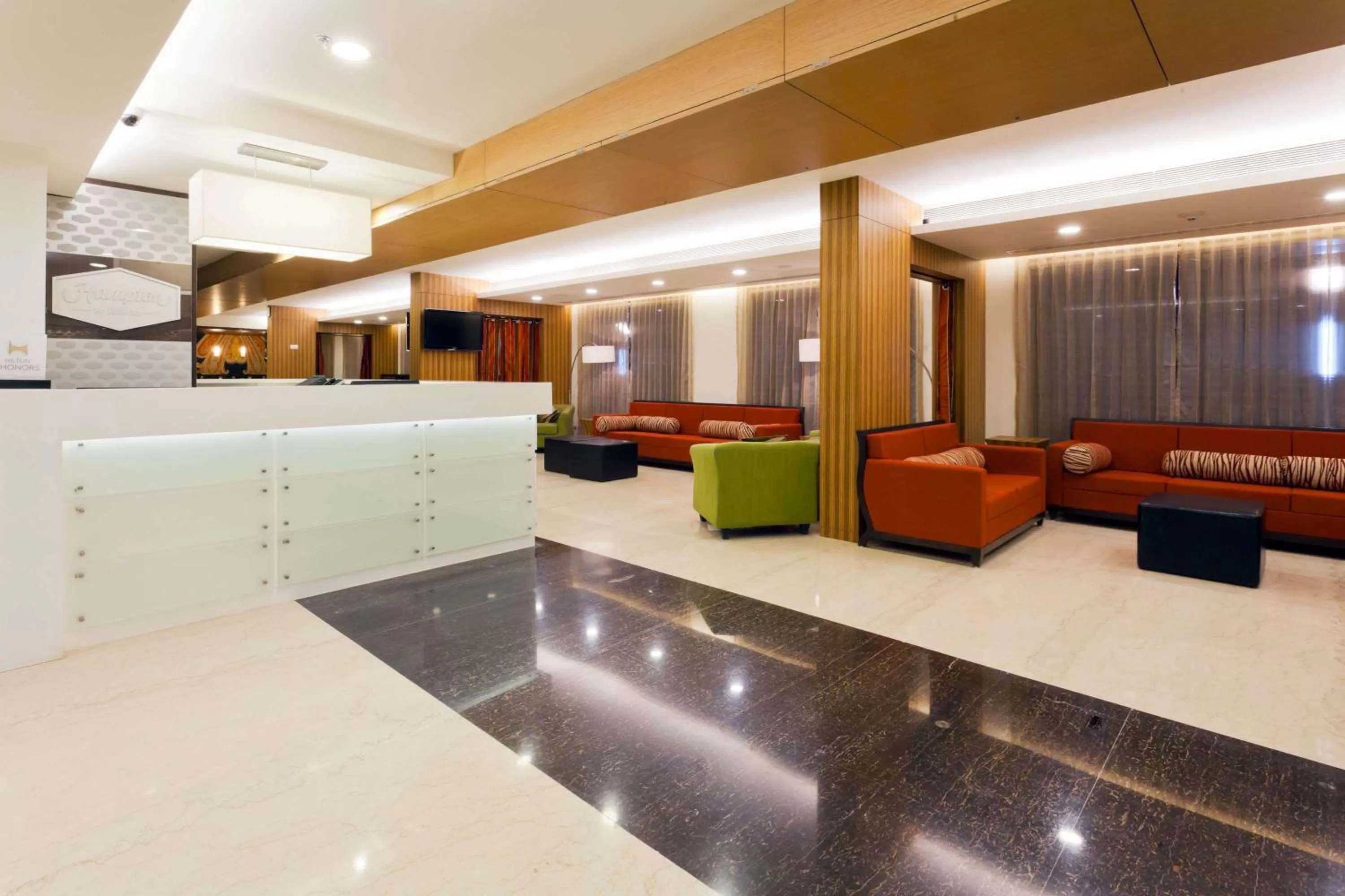 Lobby or reception in Hampton by Hilton Vadodara-Alkapuri