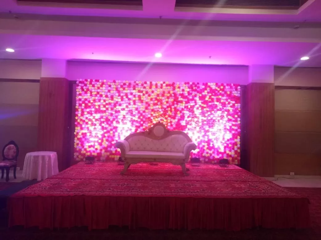 Property building, Bed in Hometel Roorkee