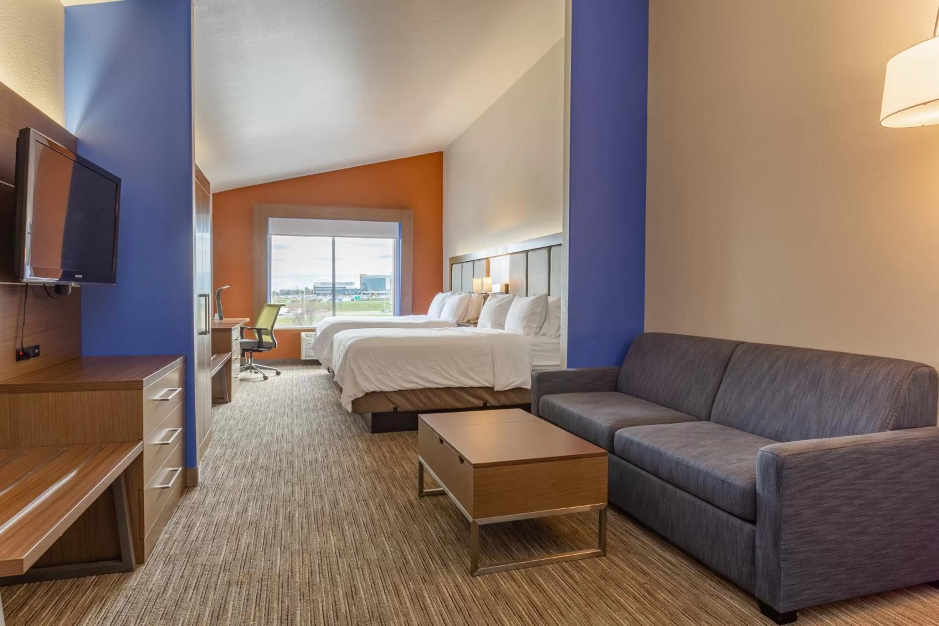 Seating area, Bed in Holiday Inn Express Rockford-Loves Park by IHG