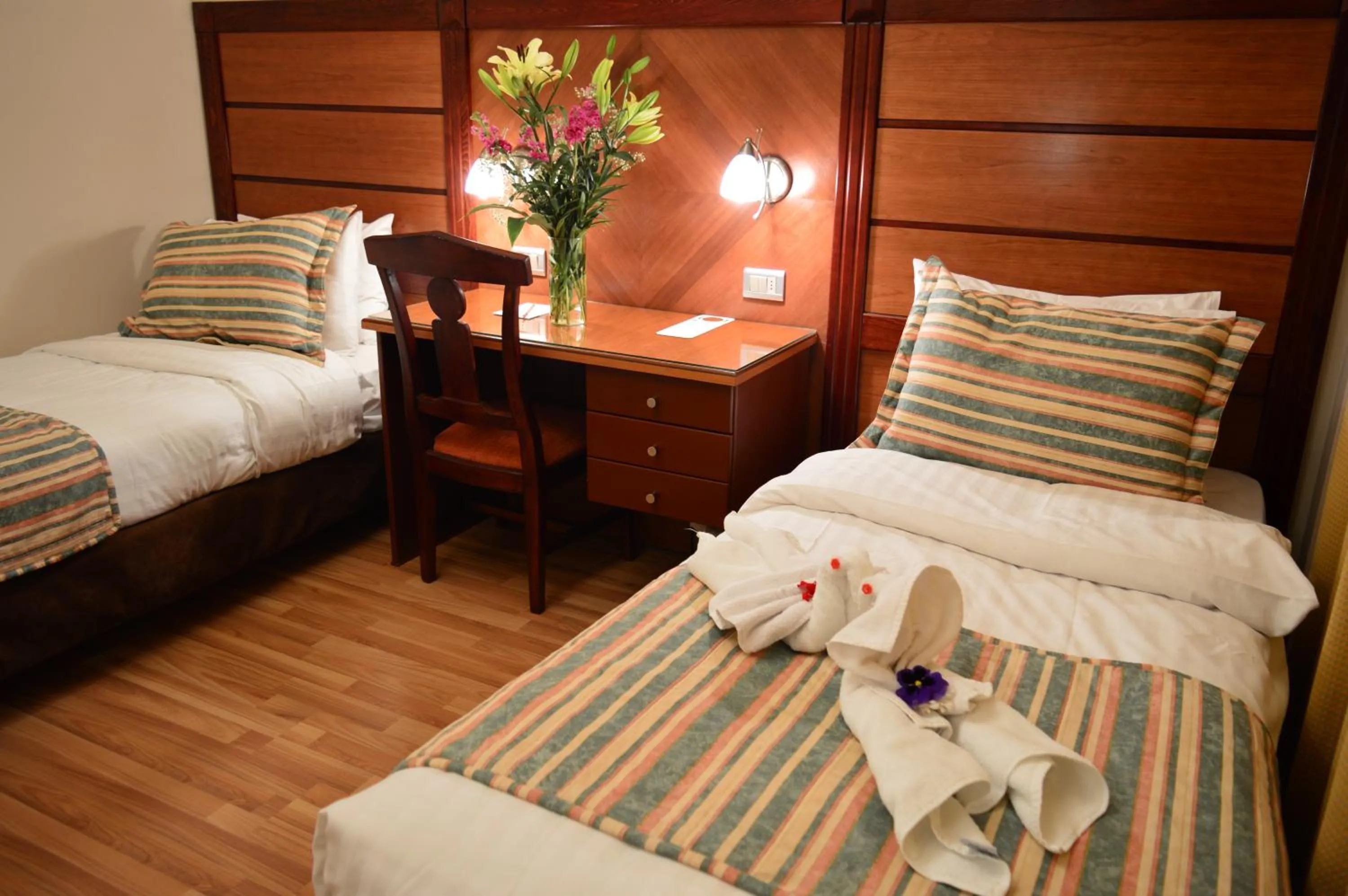 Bedroom, Bed in Comfort Hotel Suites