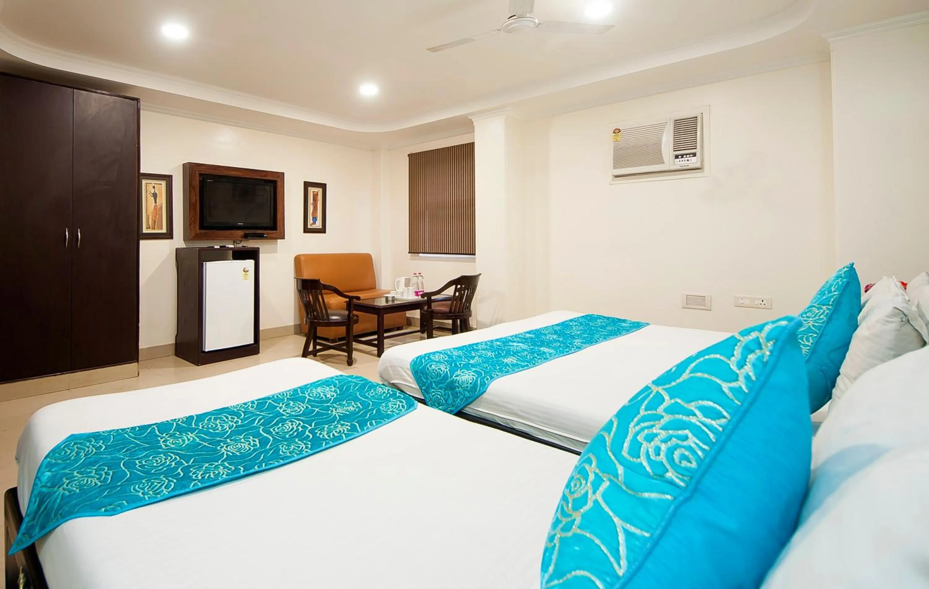 Bedroom, Bed in HOTEL DAKHA INTERNATIONAL - Karol Bagh, New Delhi