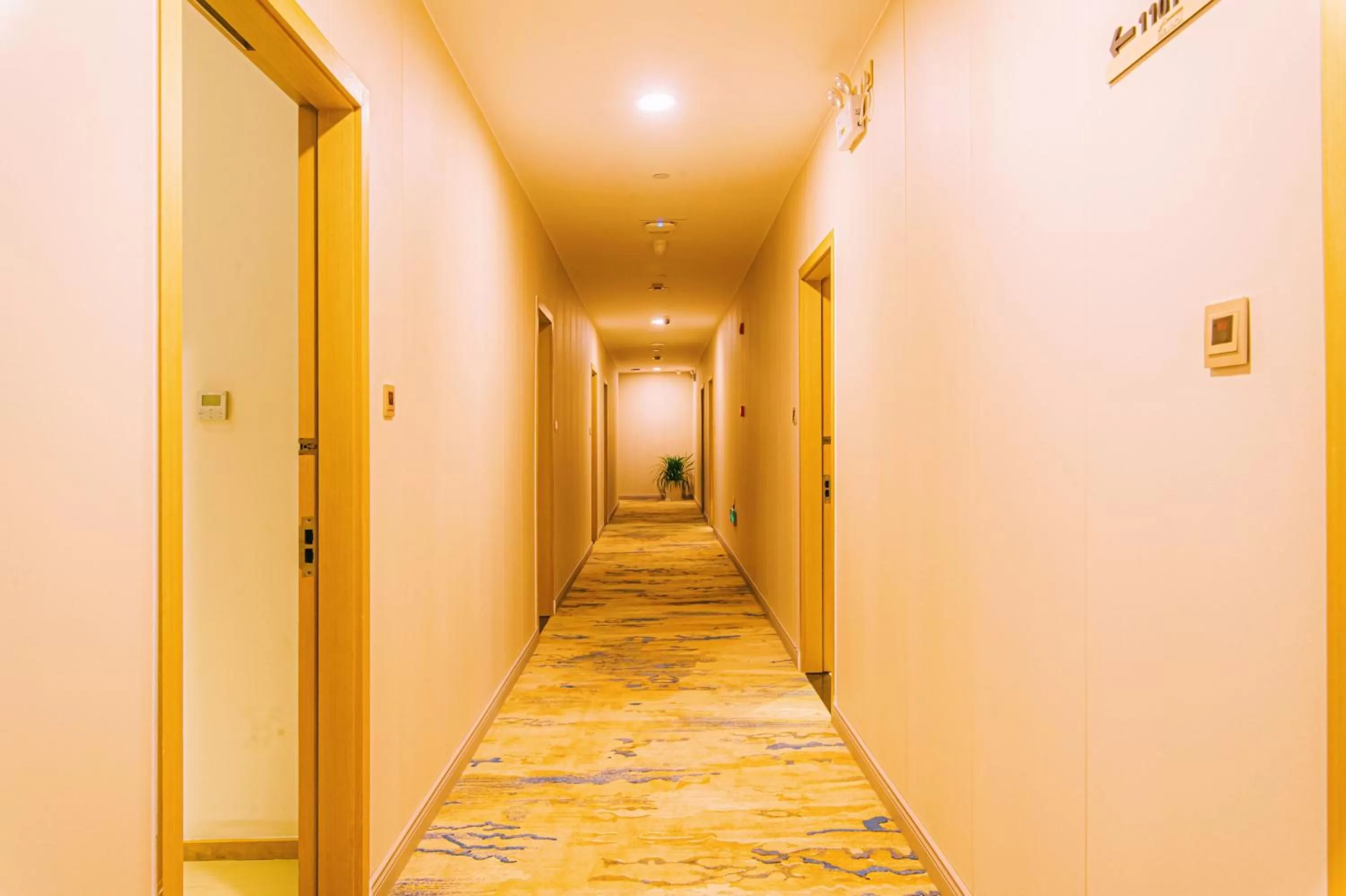 On site in Shanghai JOYFUL YARD Hotel-Free shuttle bus to Pudong Airport and Disneyland