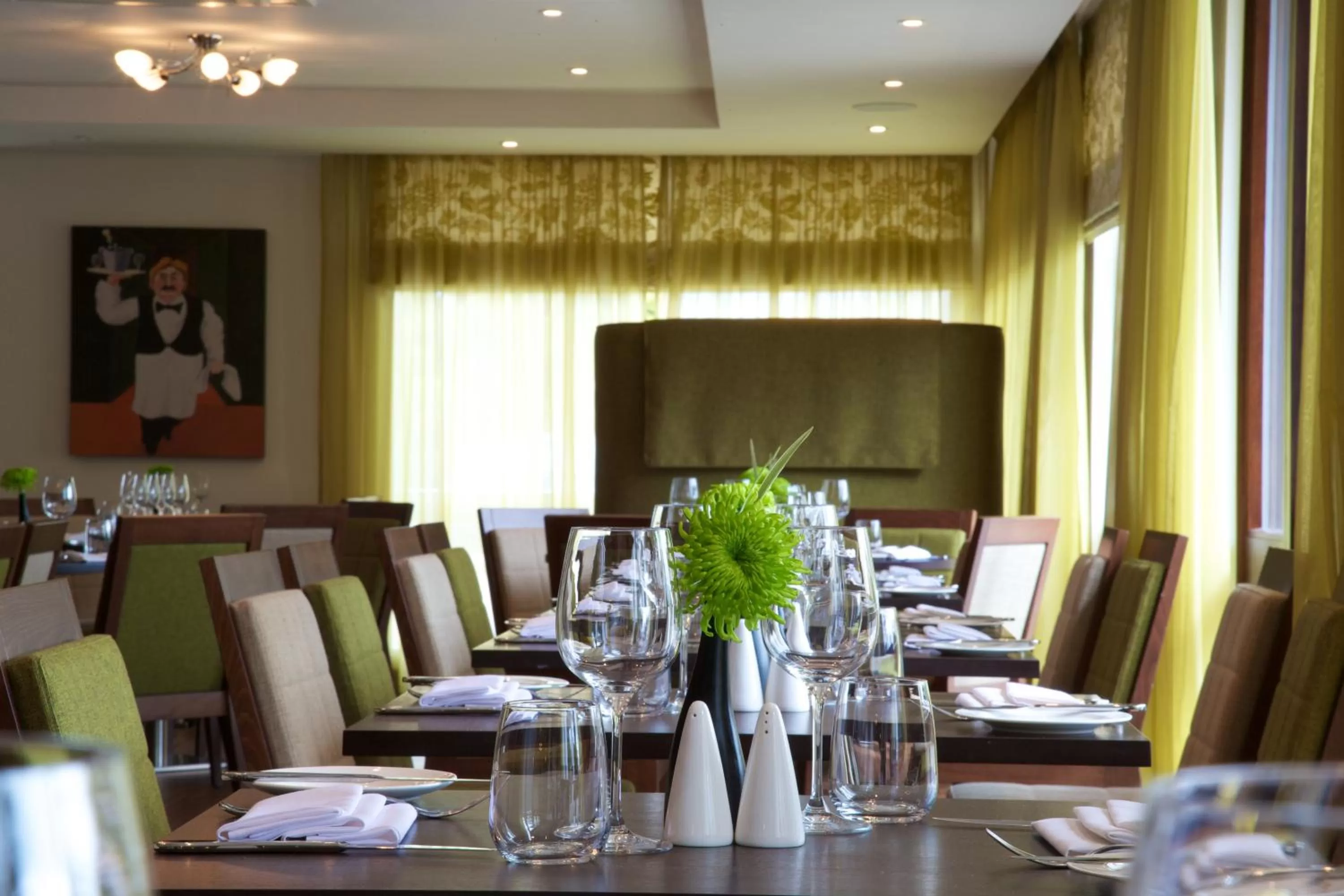 Restaurant/places to eat in Aubrey Park Hotel