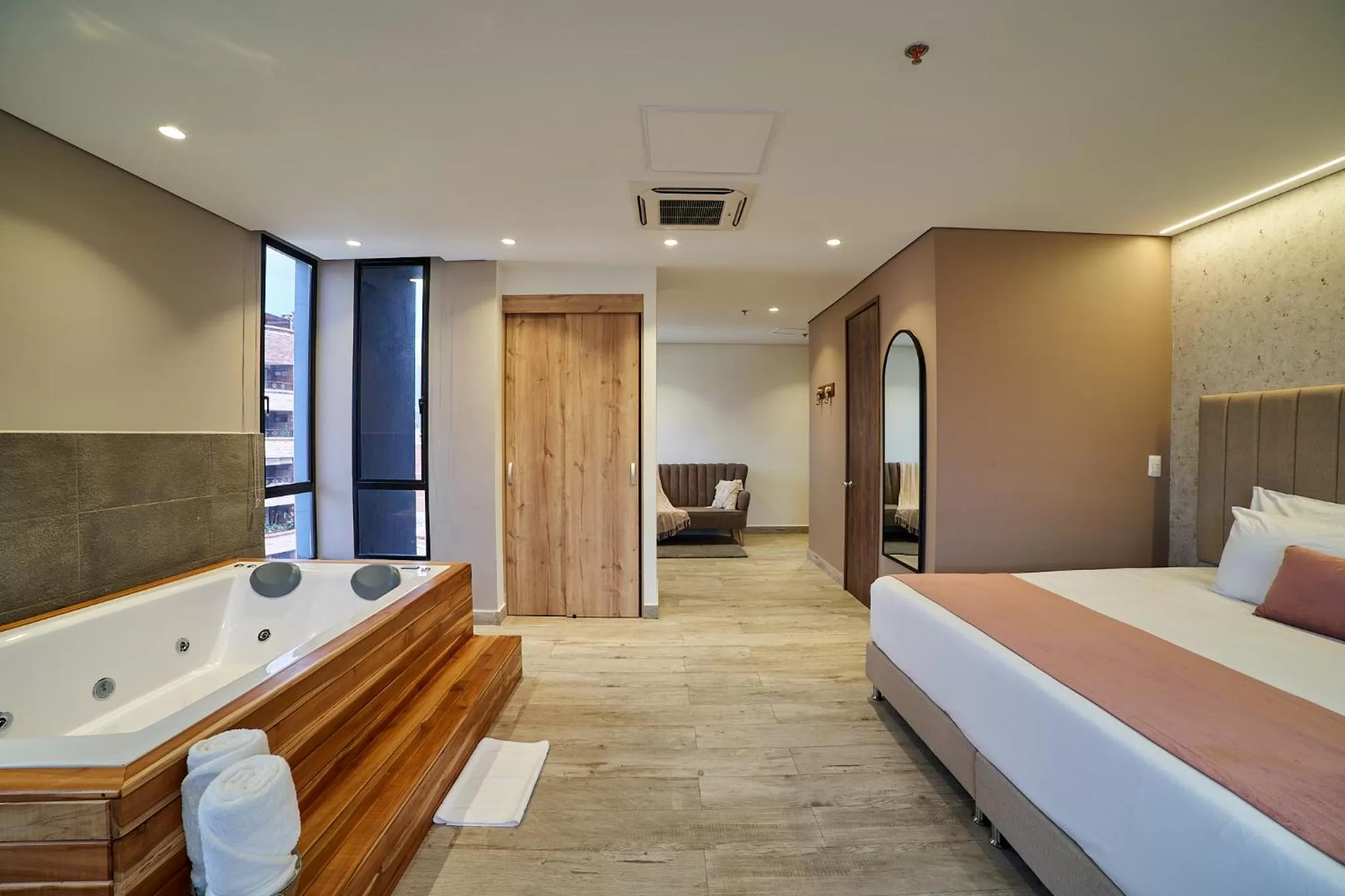 Hot Tub, Bed in Eutopiq Hotel