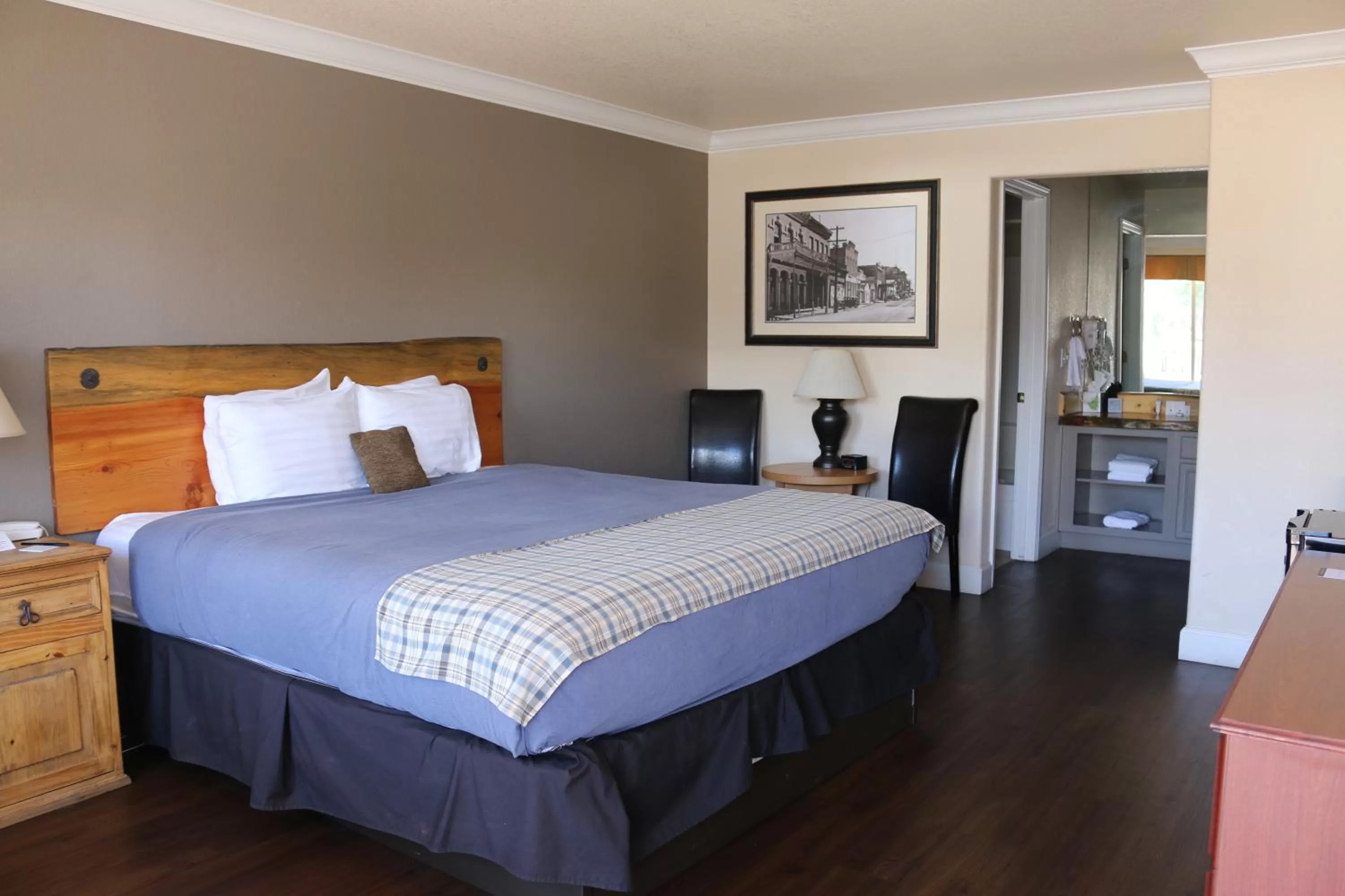 Bedroom, Bed in Historian Inn