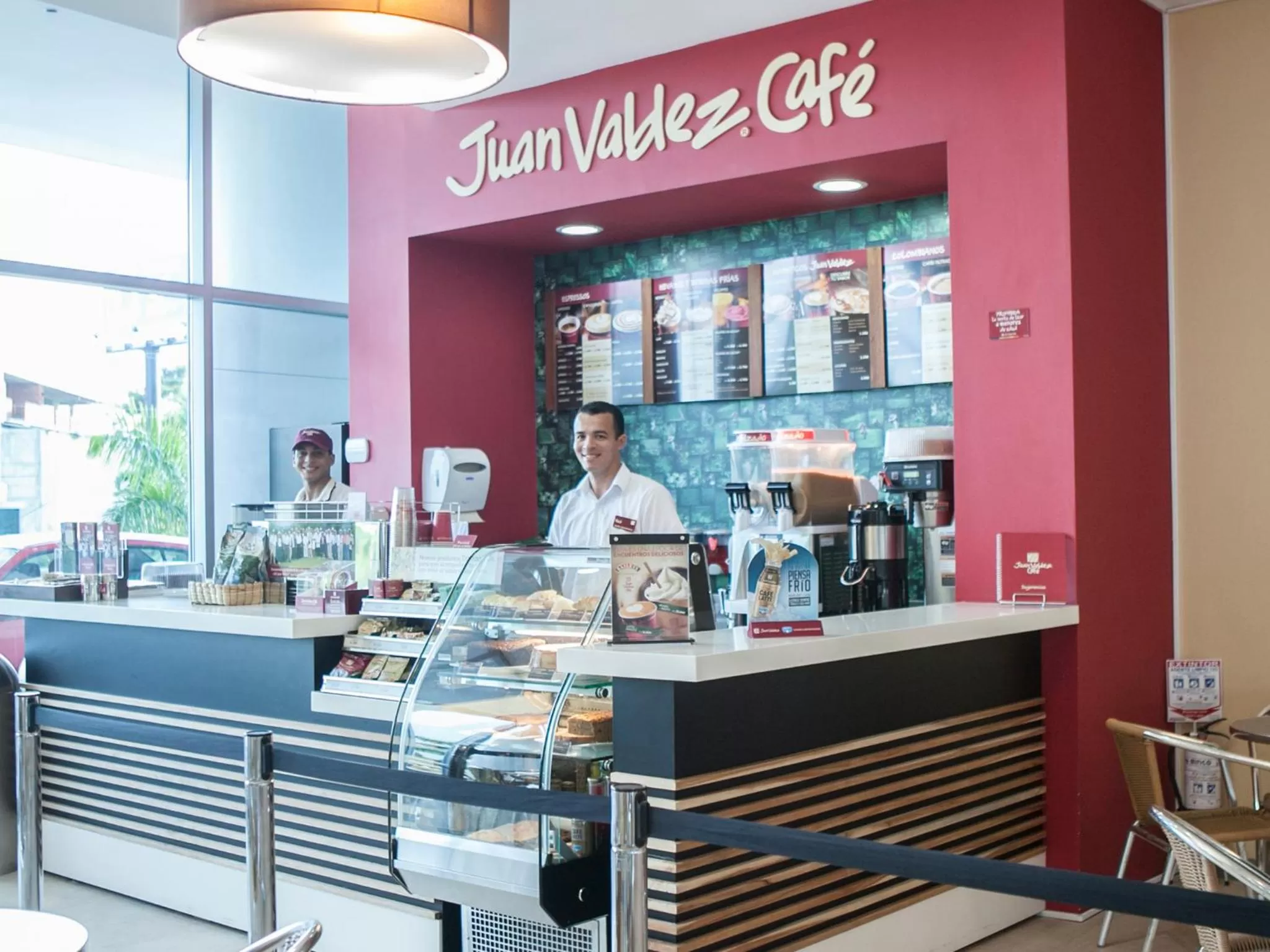 On-site shops in Las Americas Torre Del Mar