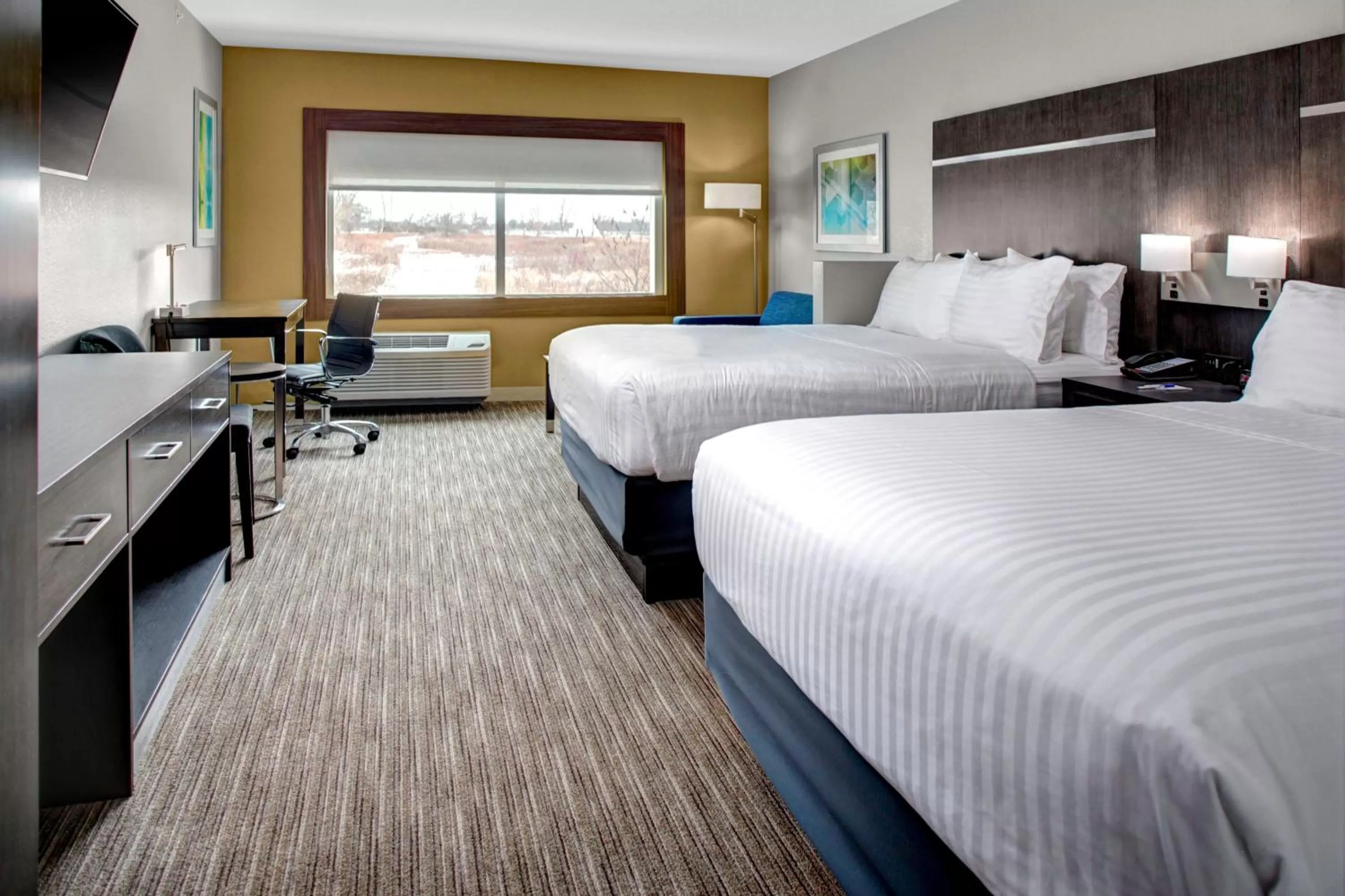Photo of the whole room, Bed in Holiday Inn Express & Suites Coldwater by IHG