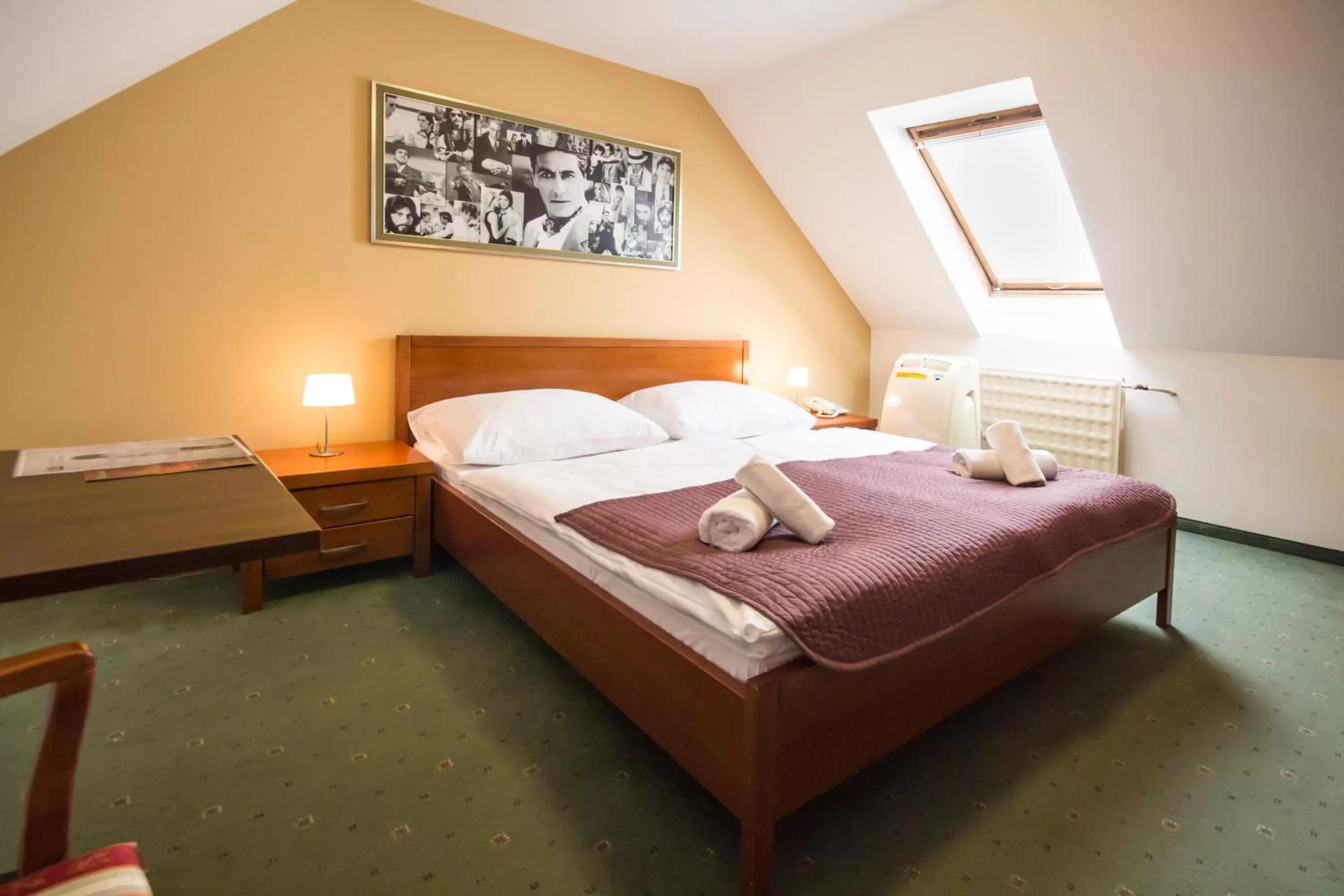 Bedroom, Bed in Film Hotel