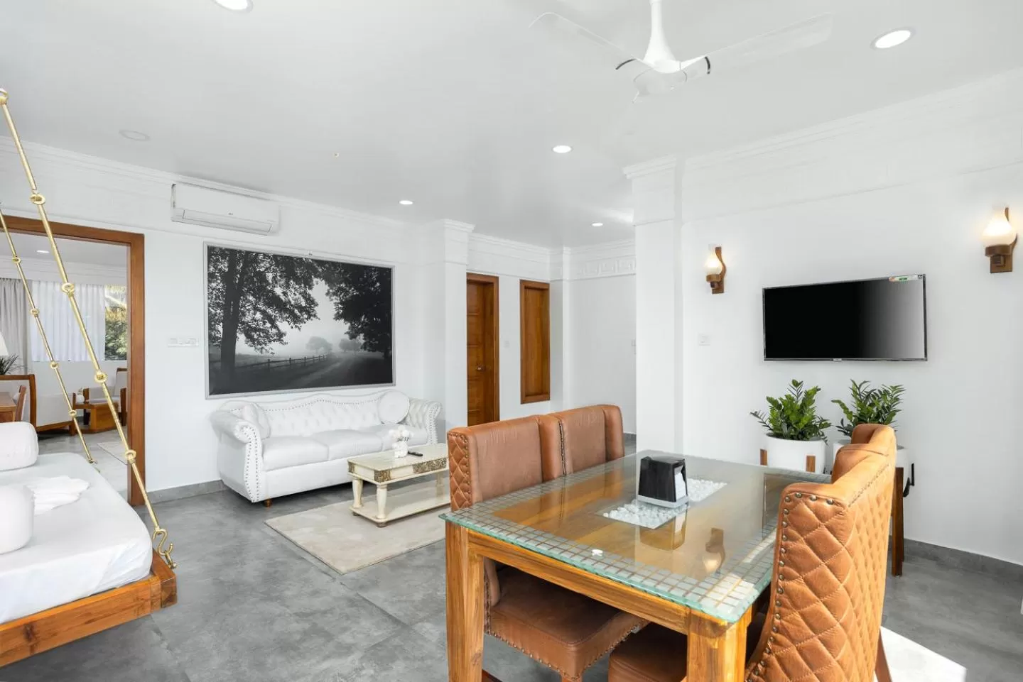 TV and multimedia in HOTEL WHITE HOUSE, Munnar