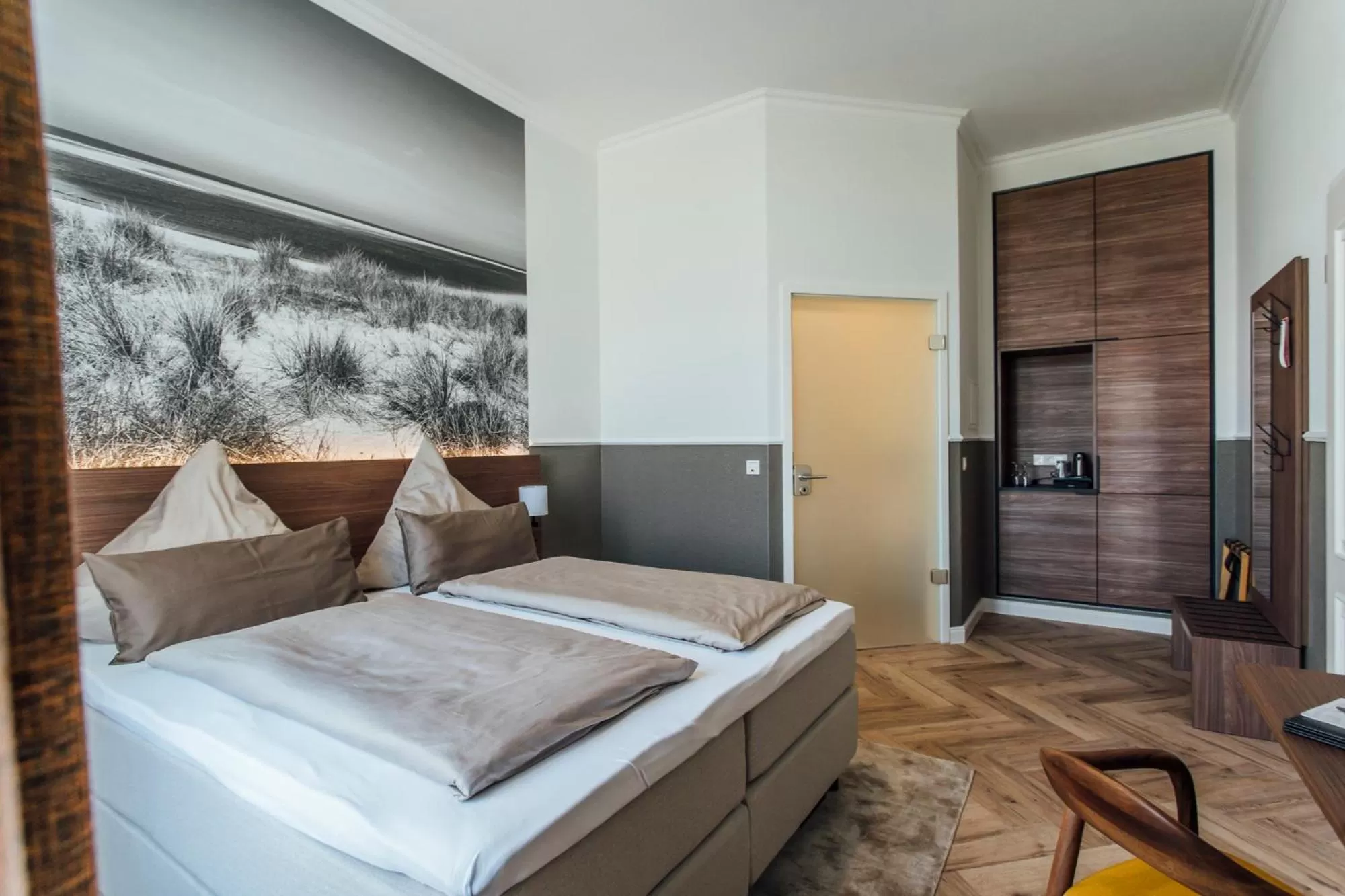 Photo of the whole room, Bed in Strandhotel Hohenzollern