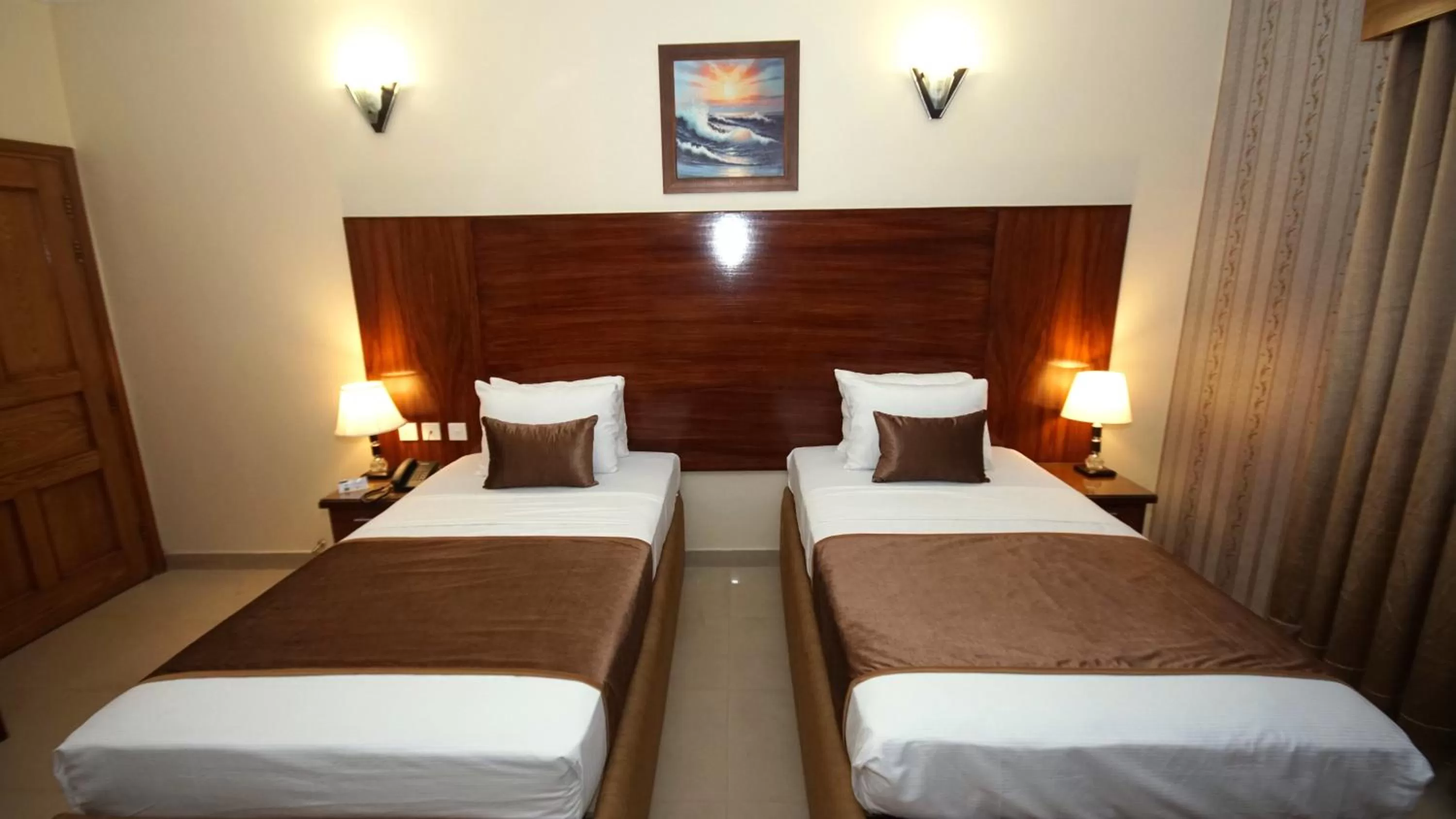 Bed in World Inn Karachi