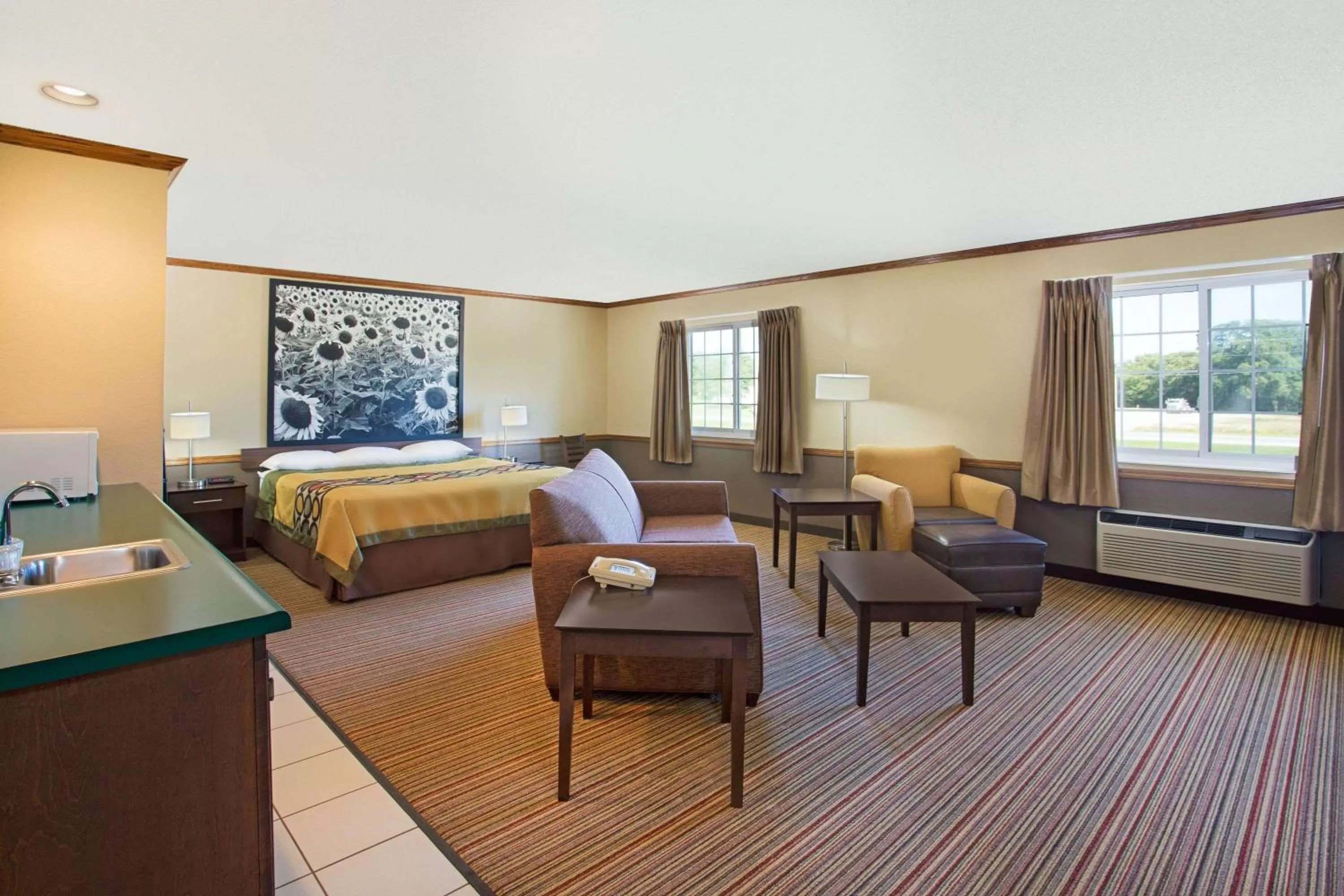 Photo of the whole room, Bed in Super 8 by Wyndham New Hampton