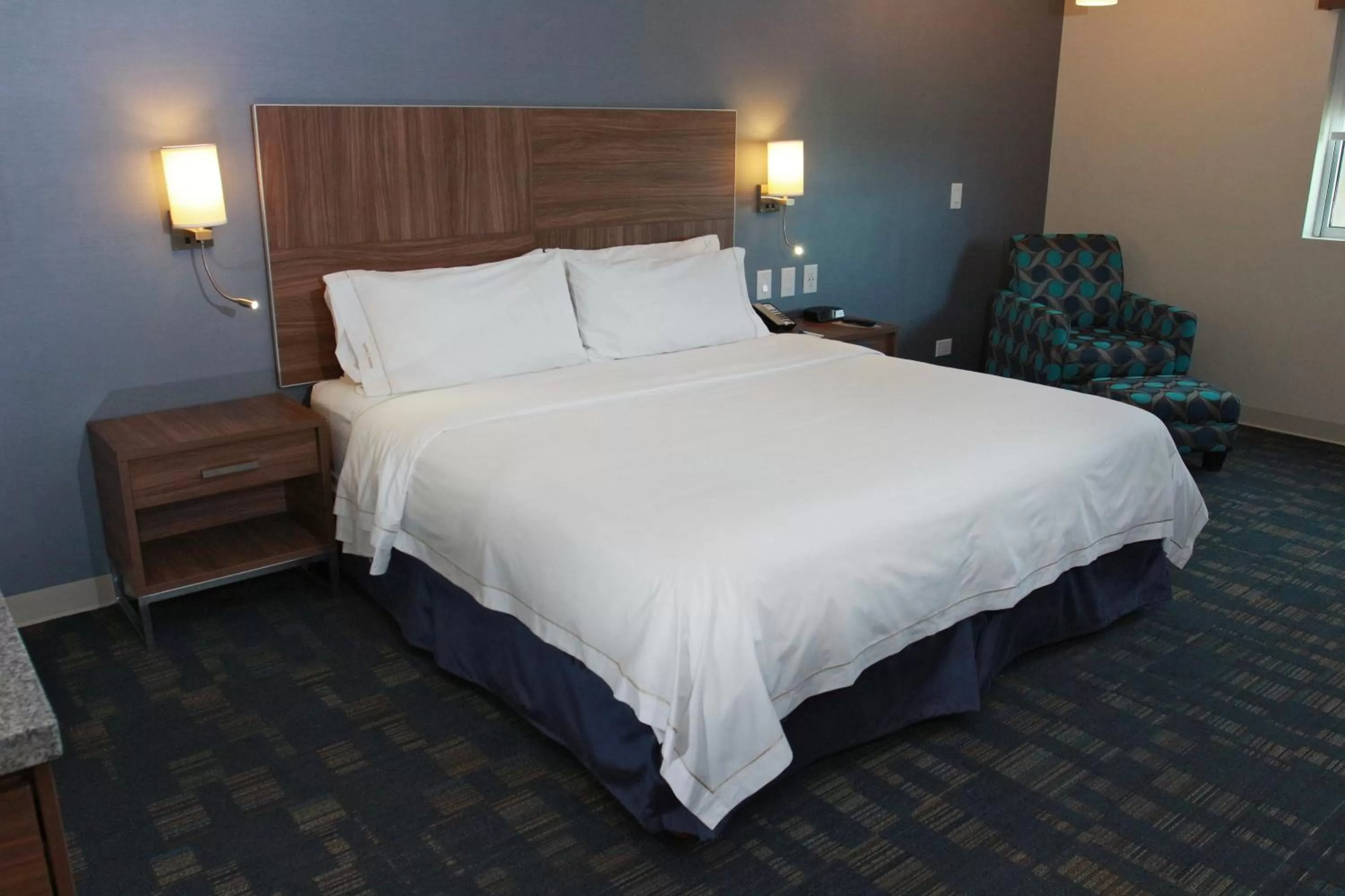 Photo of the whole room, Bed in Holiday Inn Express & Suites Mexicali by IHG