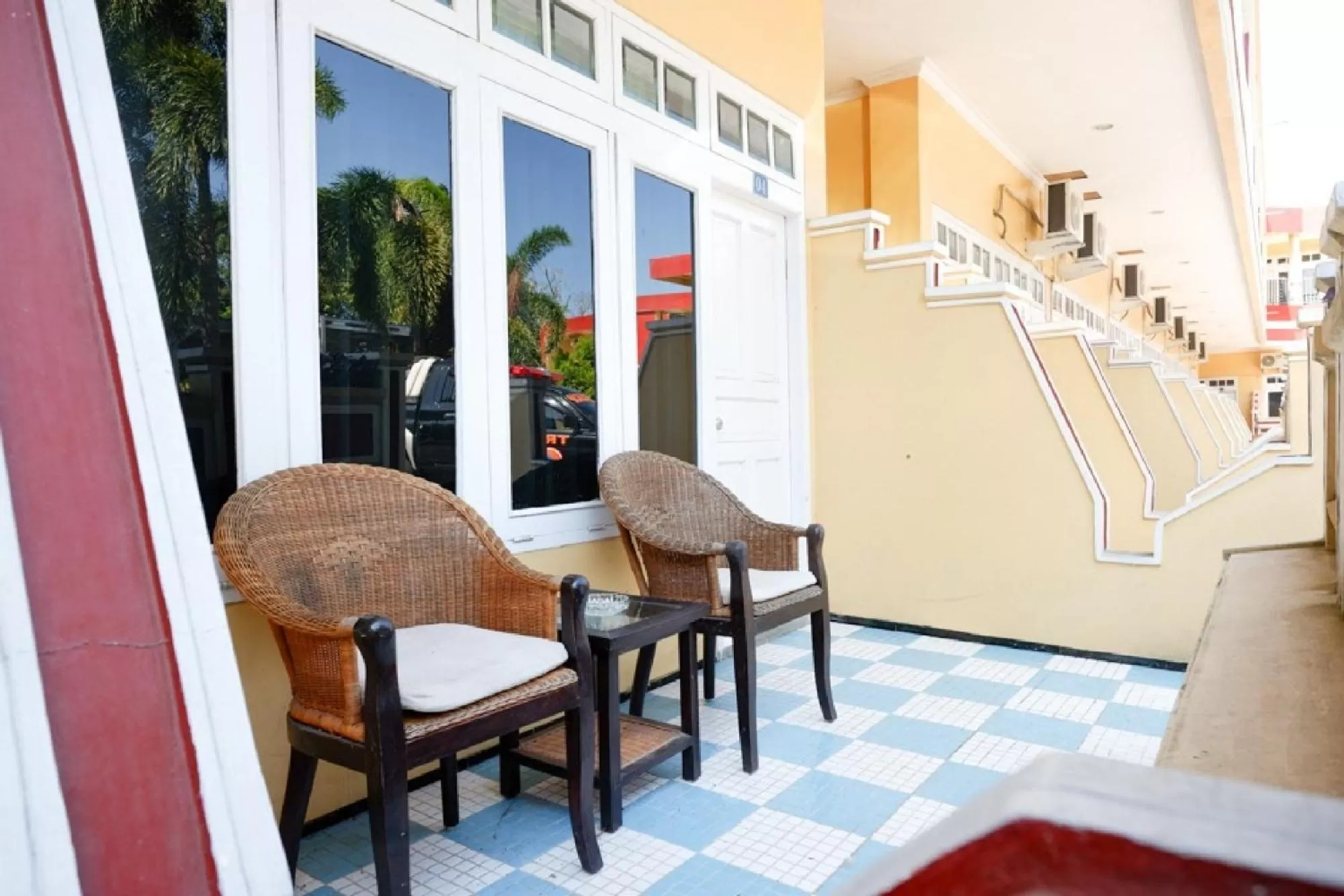 RedDoorz Plus near Stadion Wijaya Kusuma