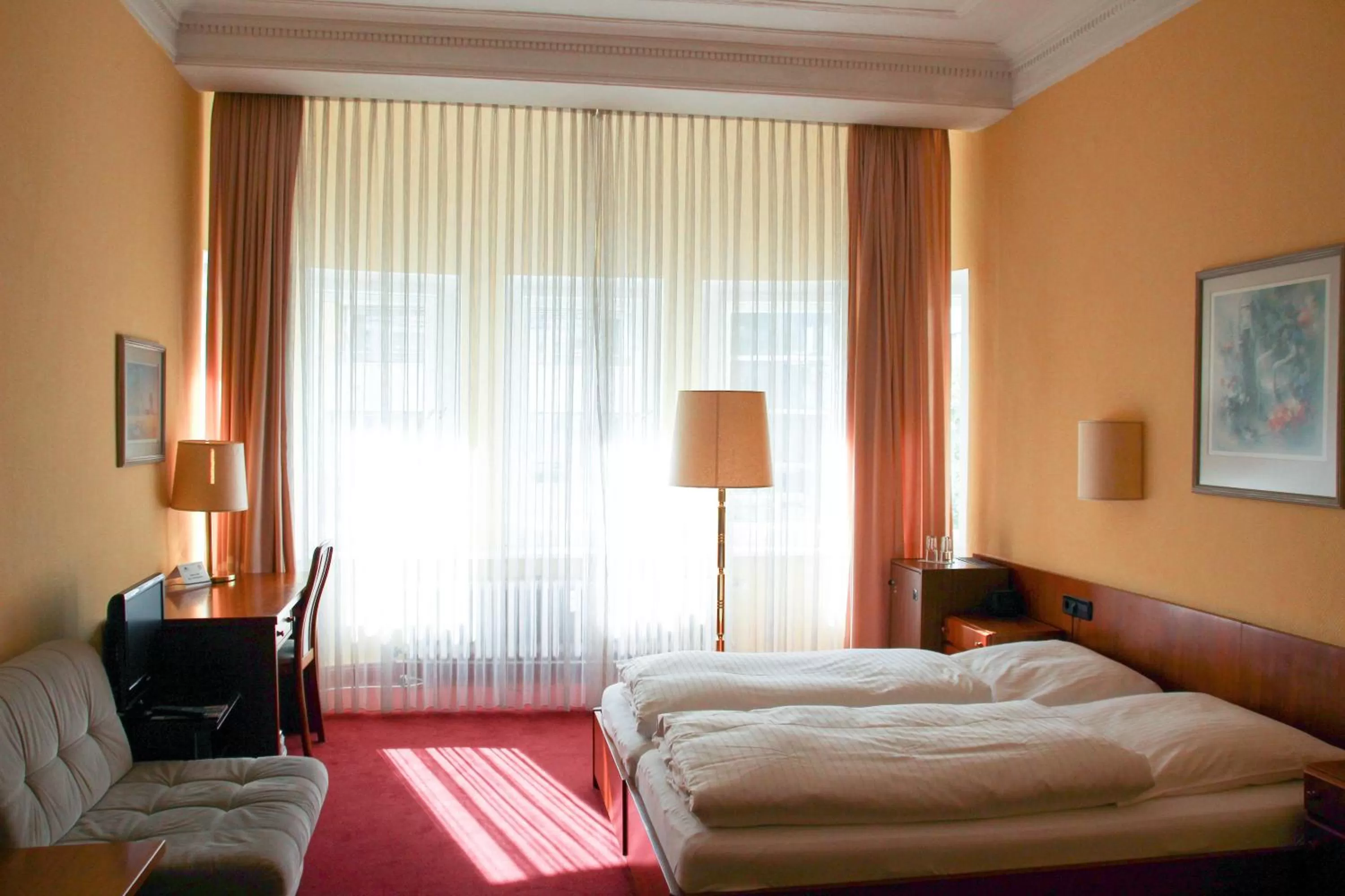 Photo of the whole room, Bed in Kurfürst am Kurfürstendamm