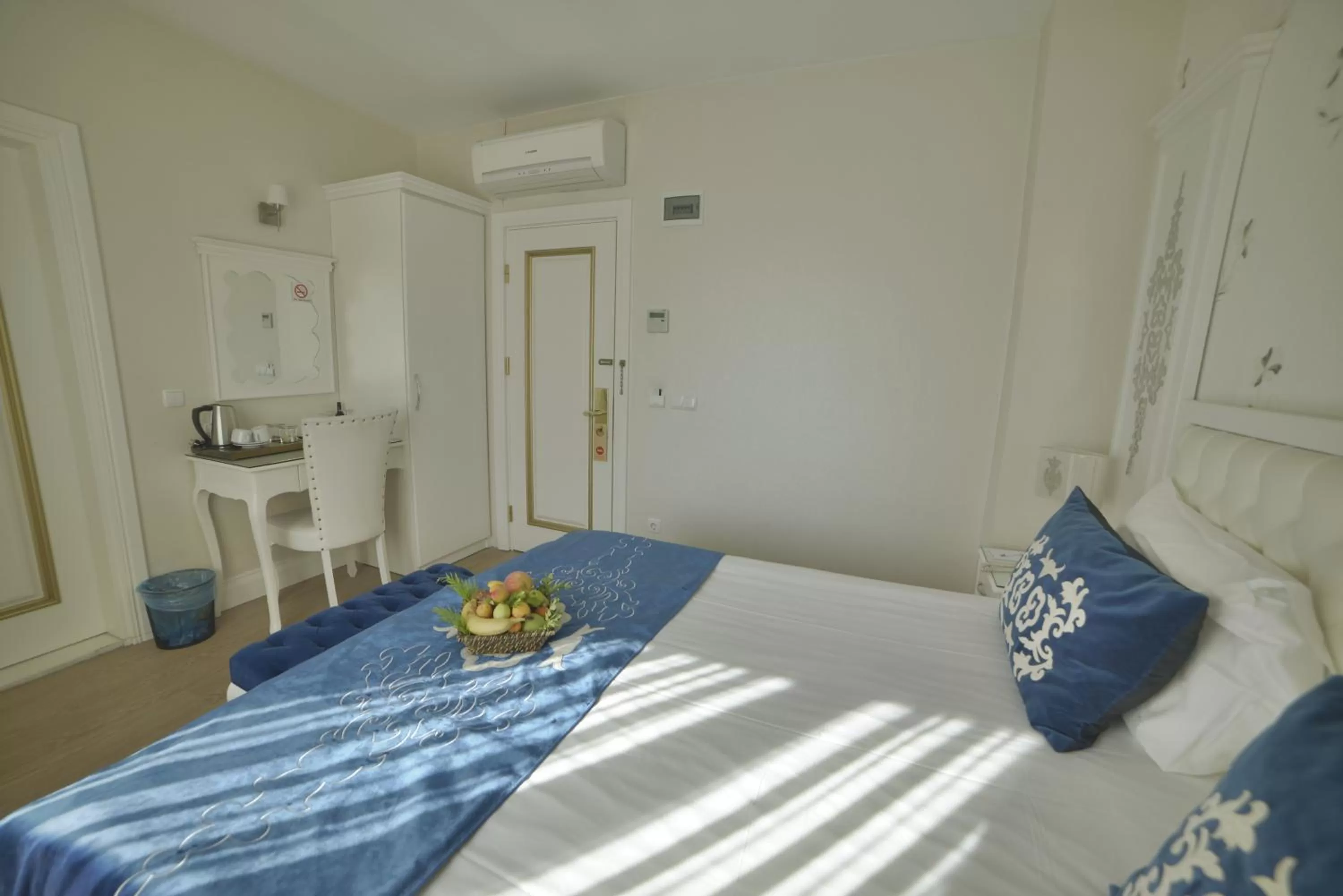 Bed in Sarnic Hotel & Sarnic Premier Hotel(Ottoman Mansion)