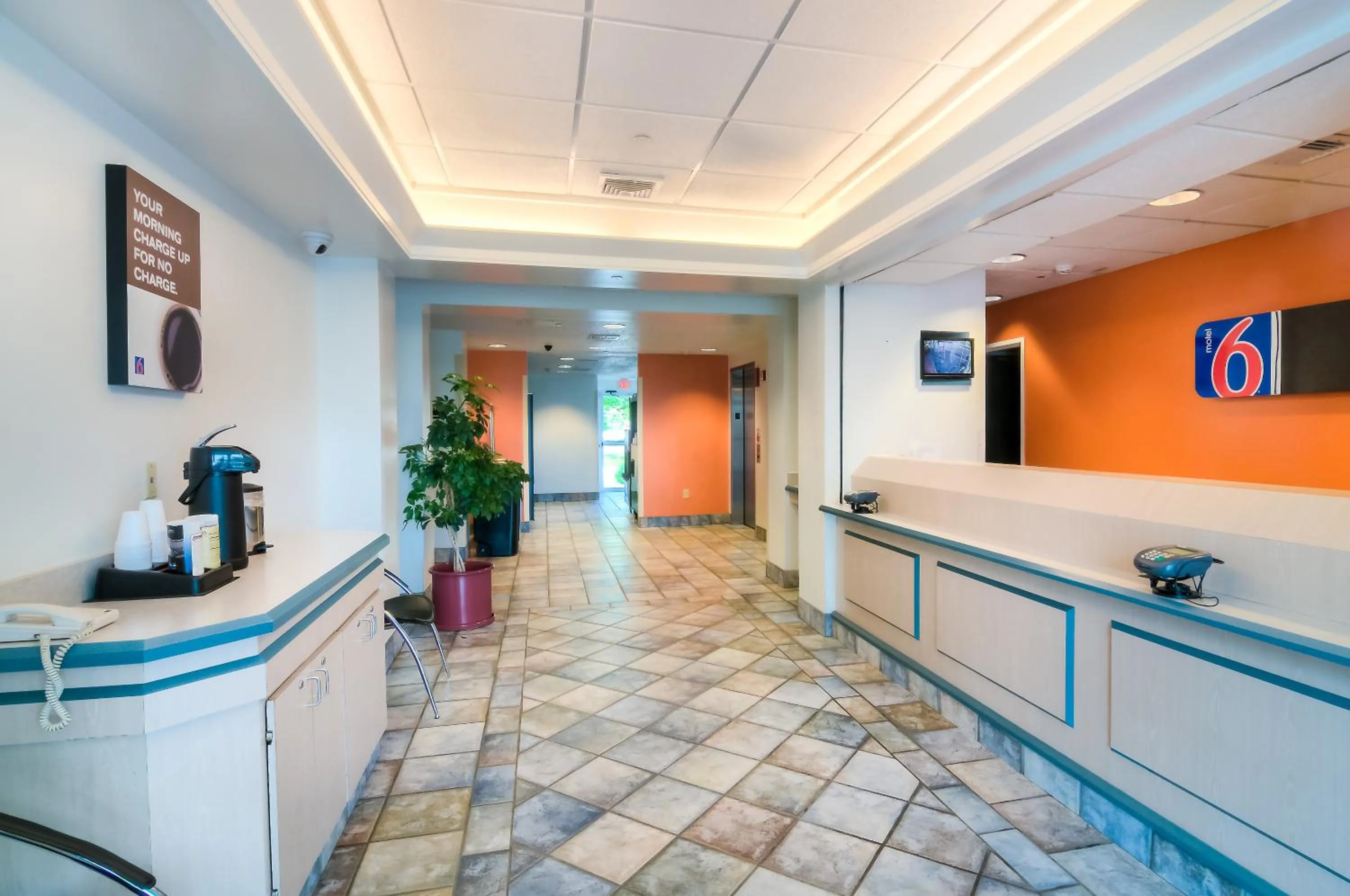 Lobby or reception in Motel 6-Joliet, IL - Chicago - I-55