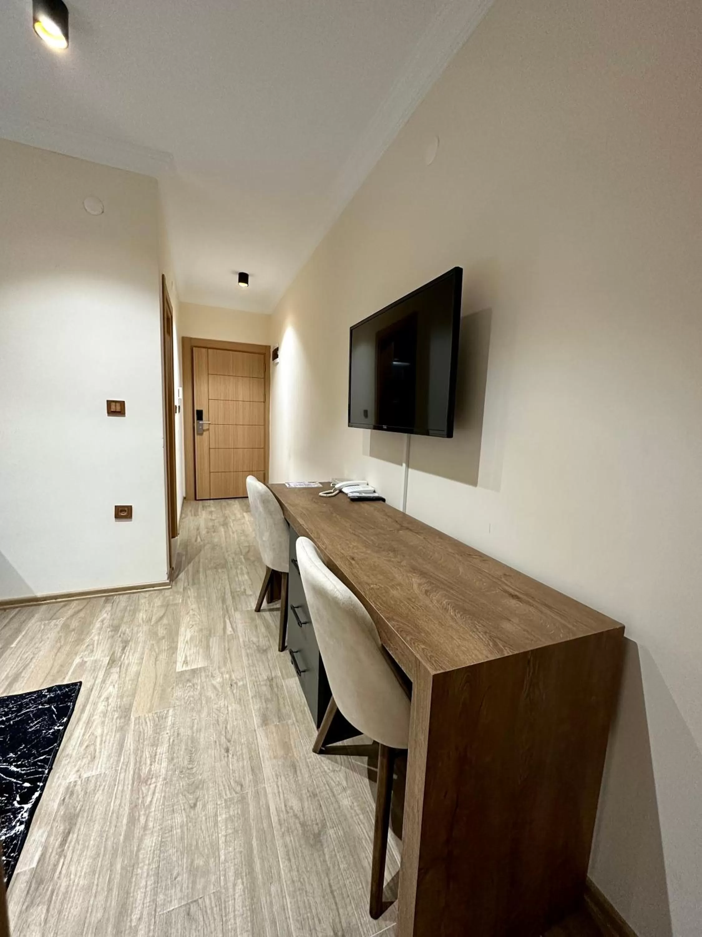 TV and multimedia in White House Apart