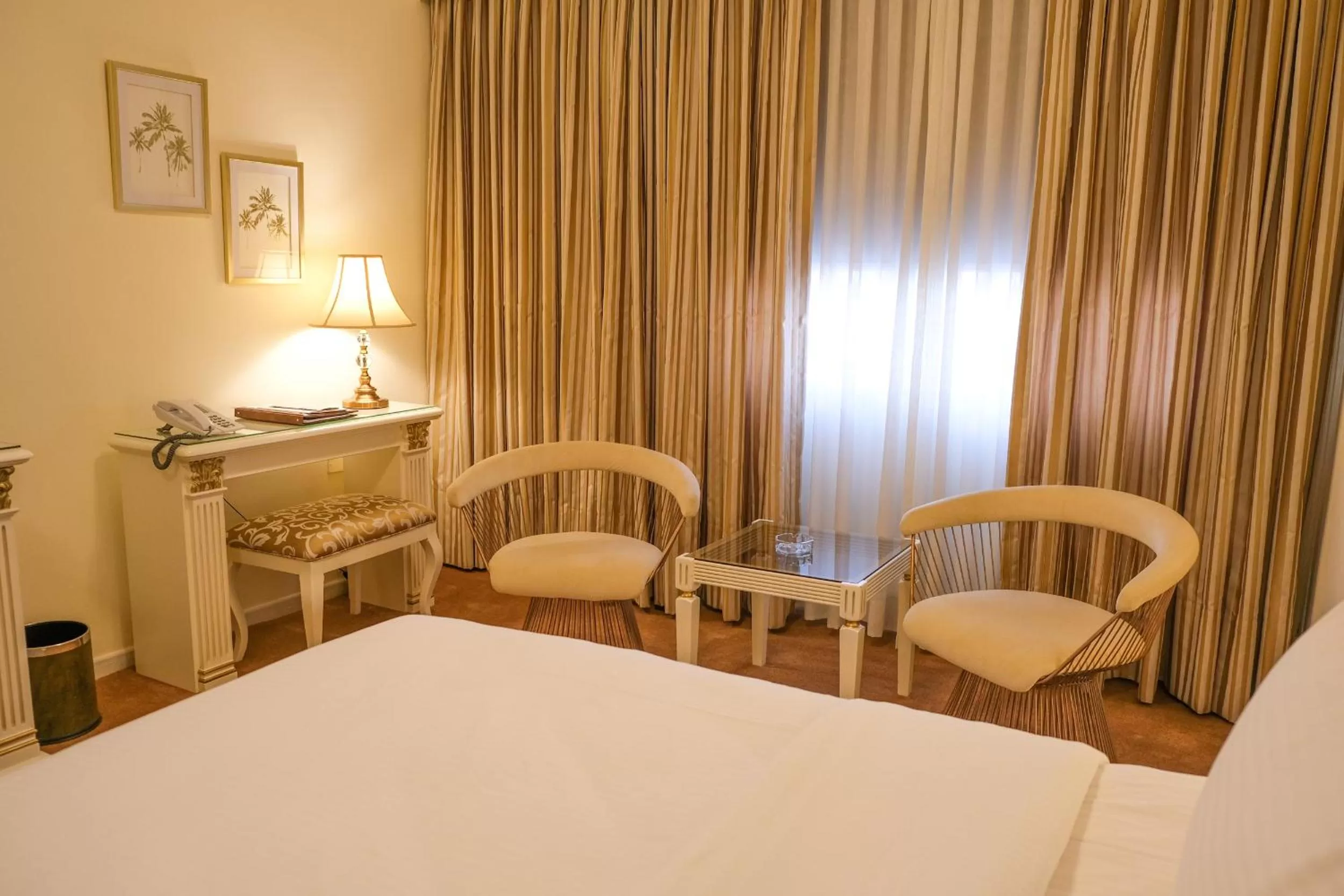 Bedroom, Bed in Amman International Hotel