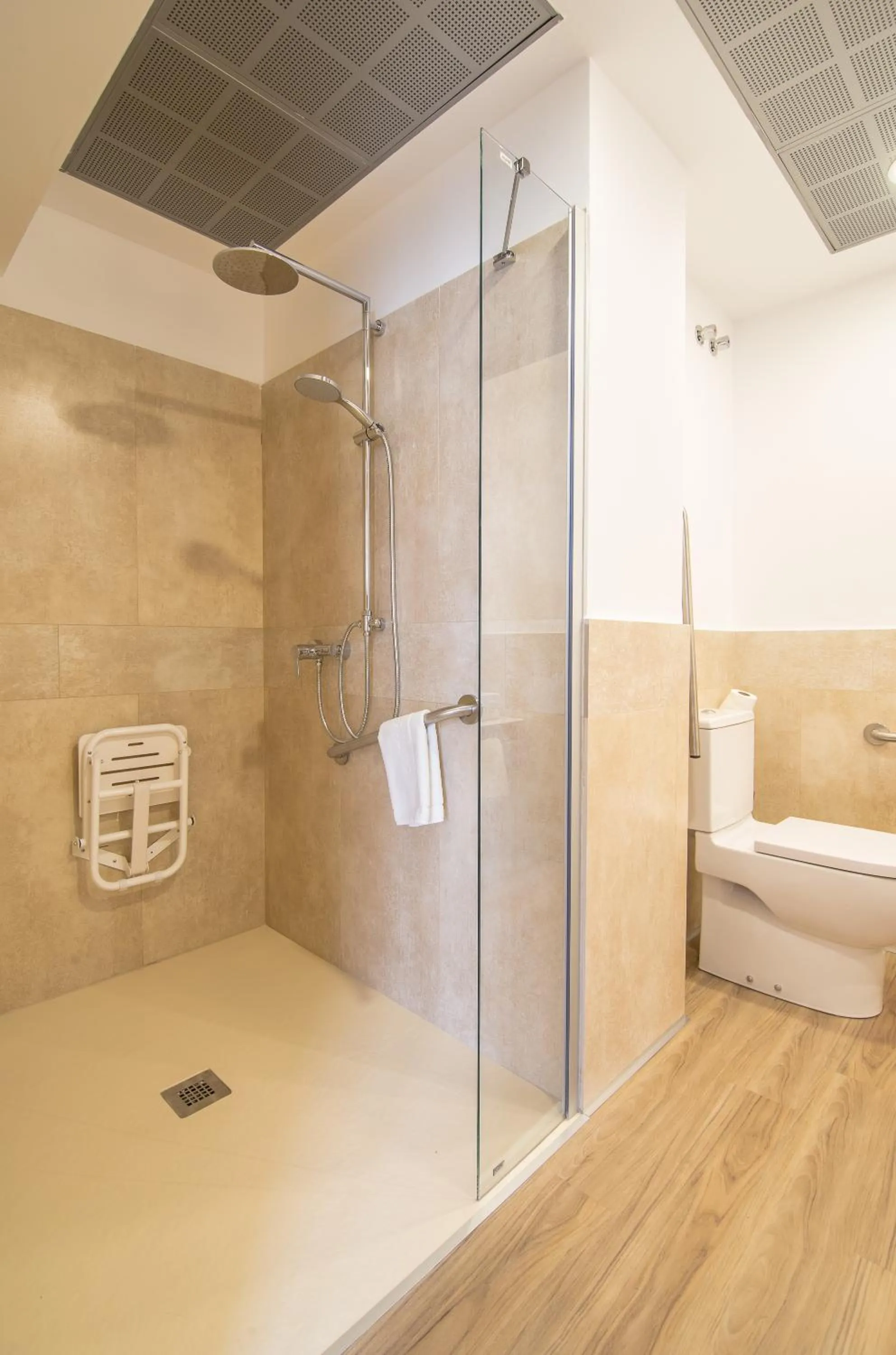 Bathroom in La Lonja