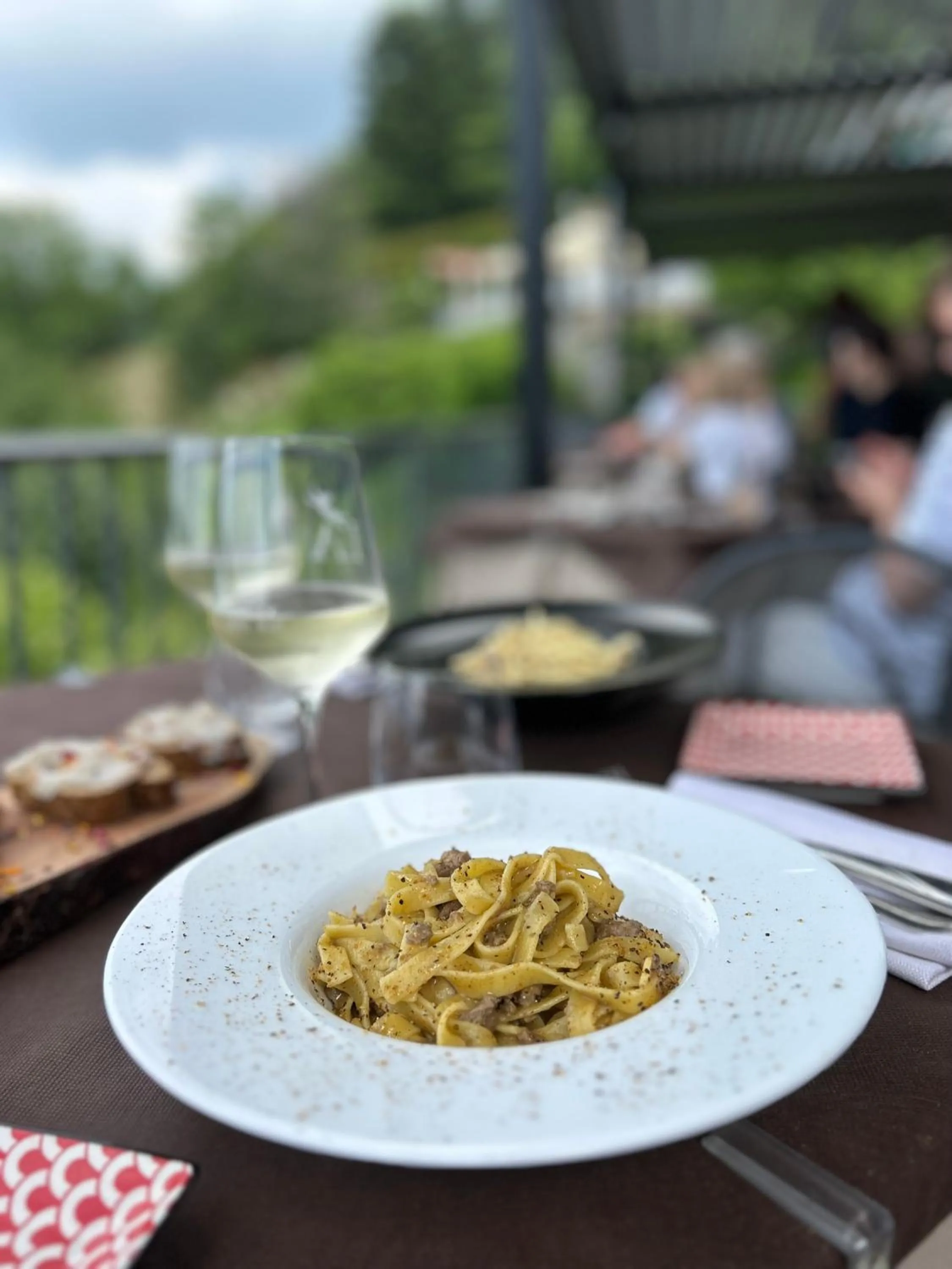 Restaurant/places to eat in Hotel Paradiso Como