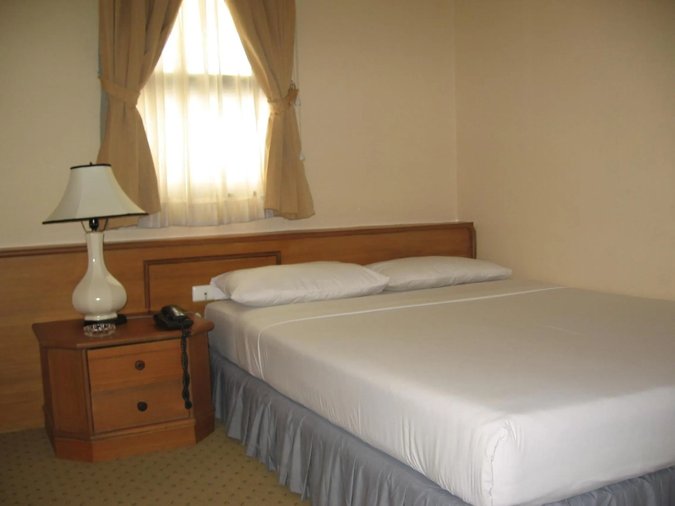 Bed in Wall Street Inn, Bangkok