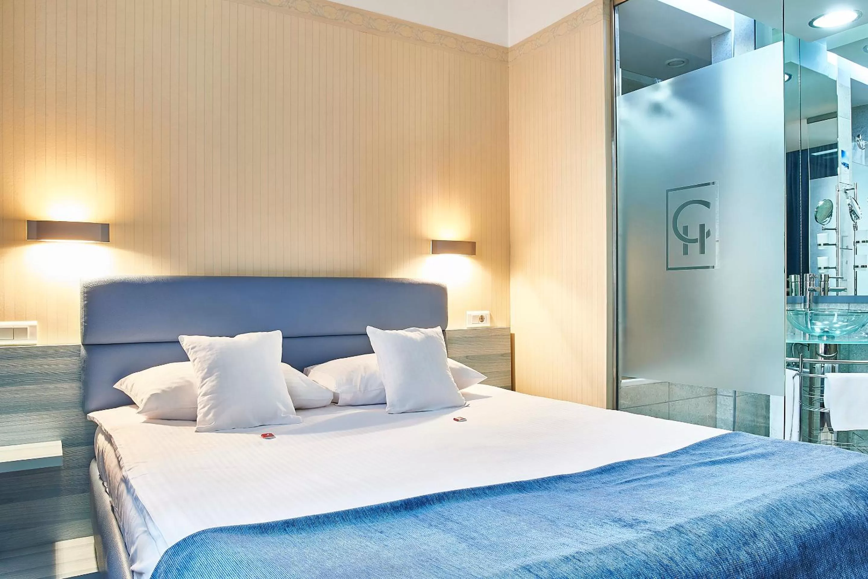 Bed in Continental Forum Sibiu