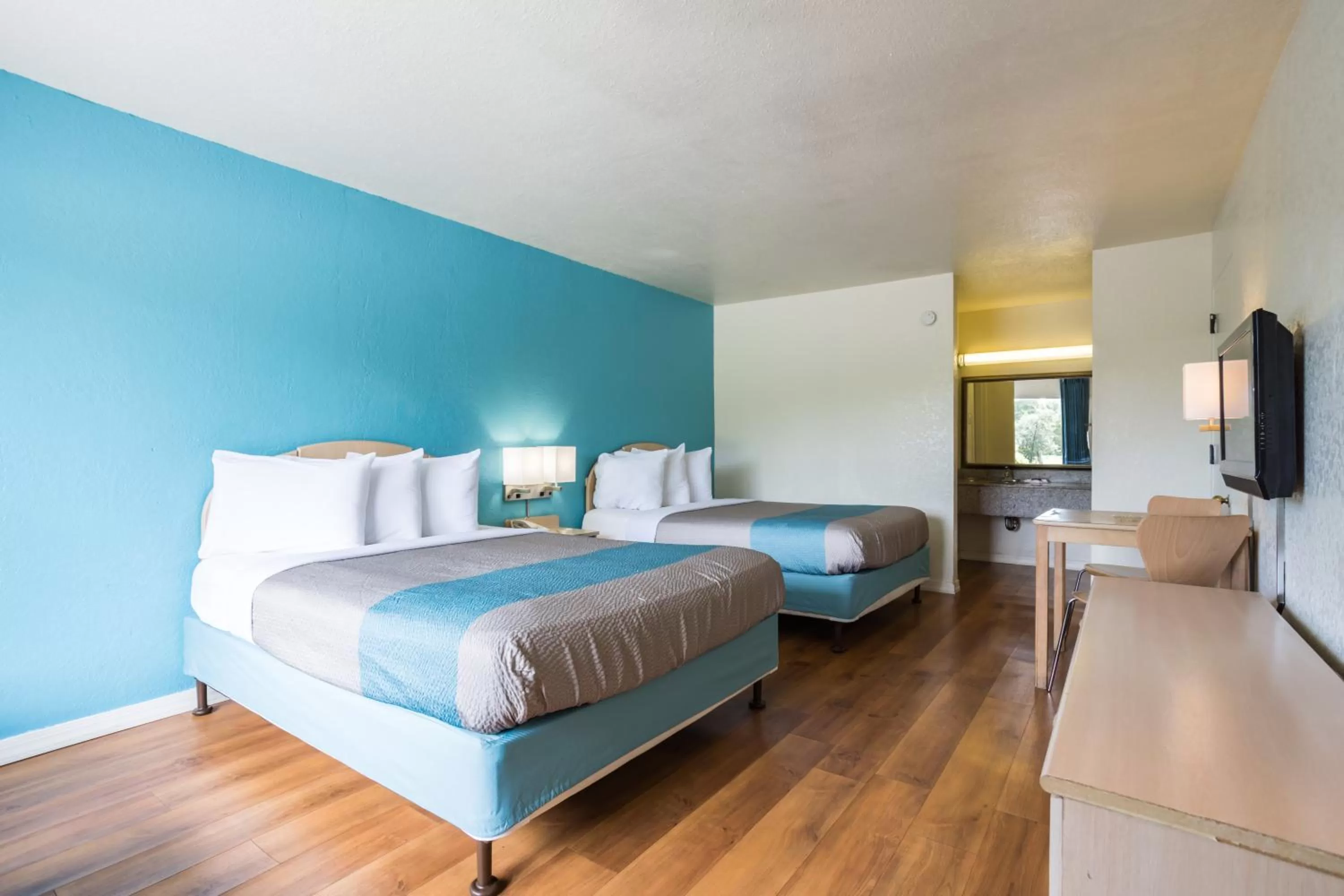 Photo of the whole room, Bed in Motel 6-Spring Hill, FL - Weeki Wachee