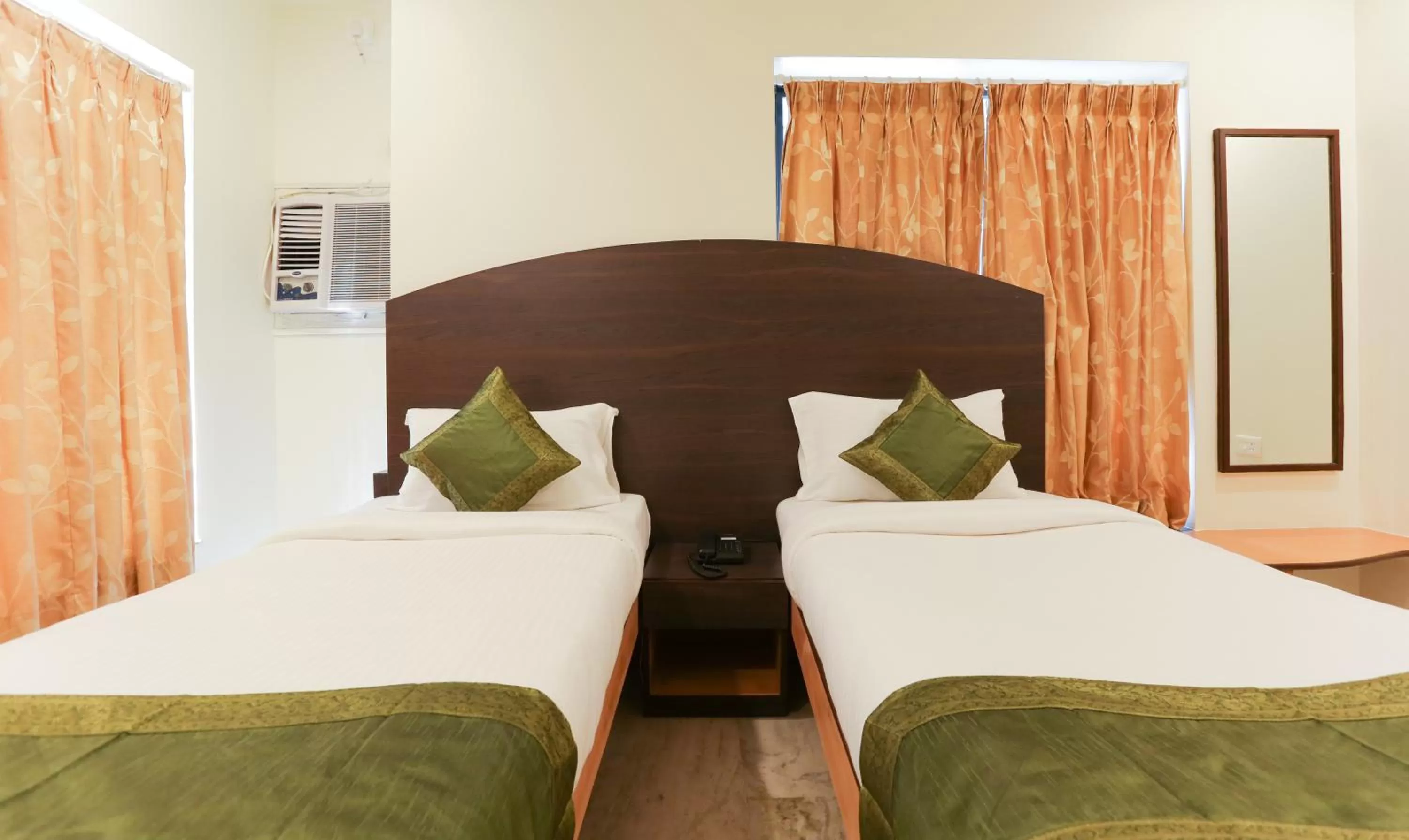 Photo of the whole room, Bed in Itsy Hotels Hill View Ex